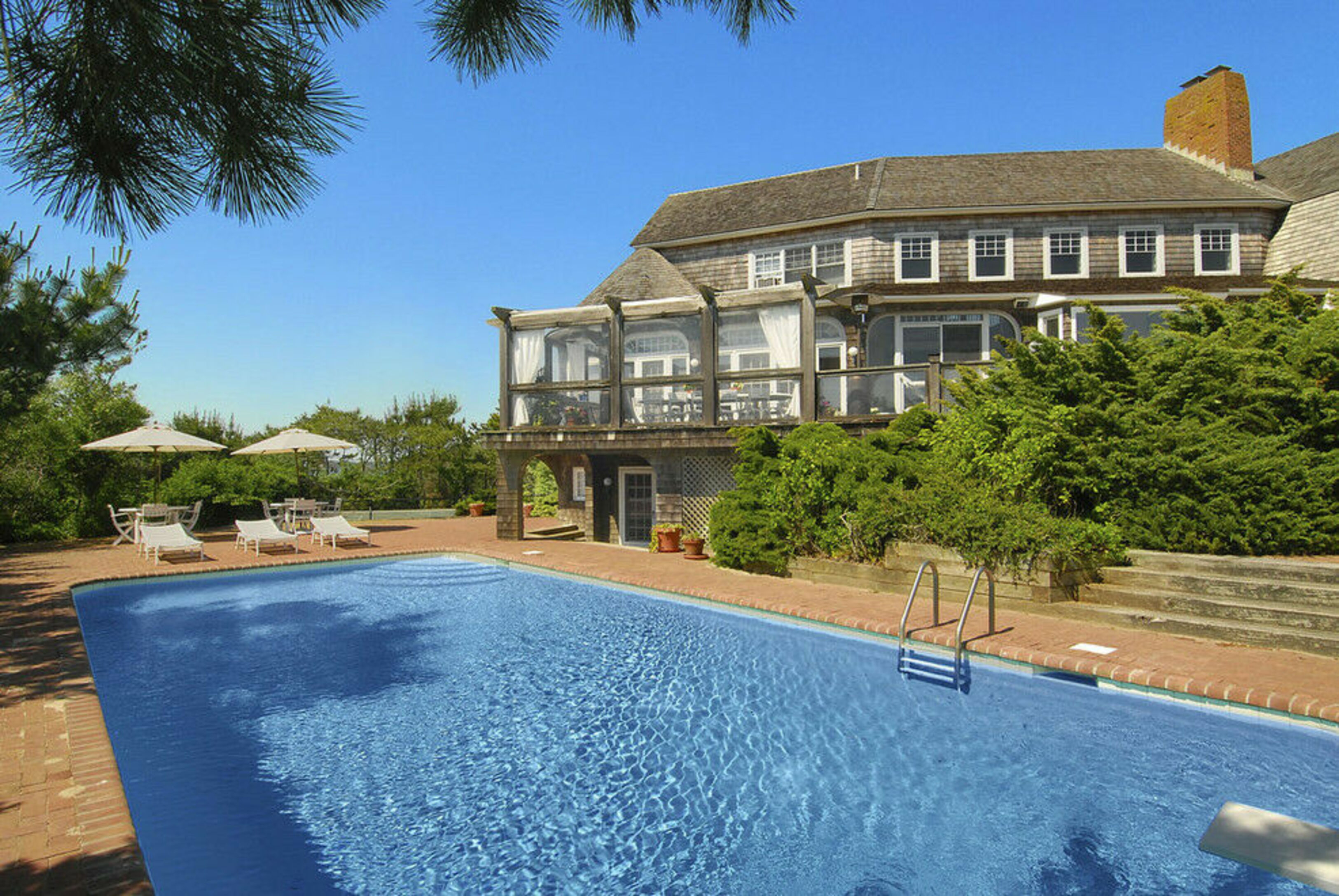 2040 Meadow Ln in Southampton Out East