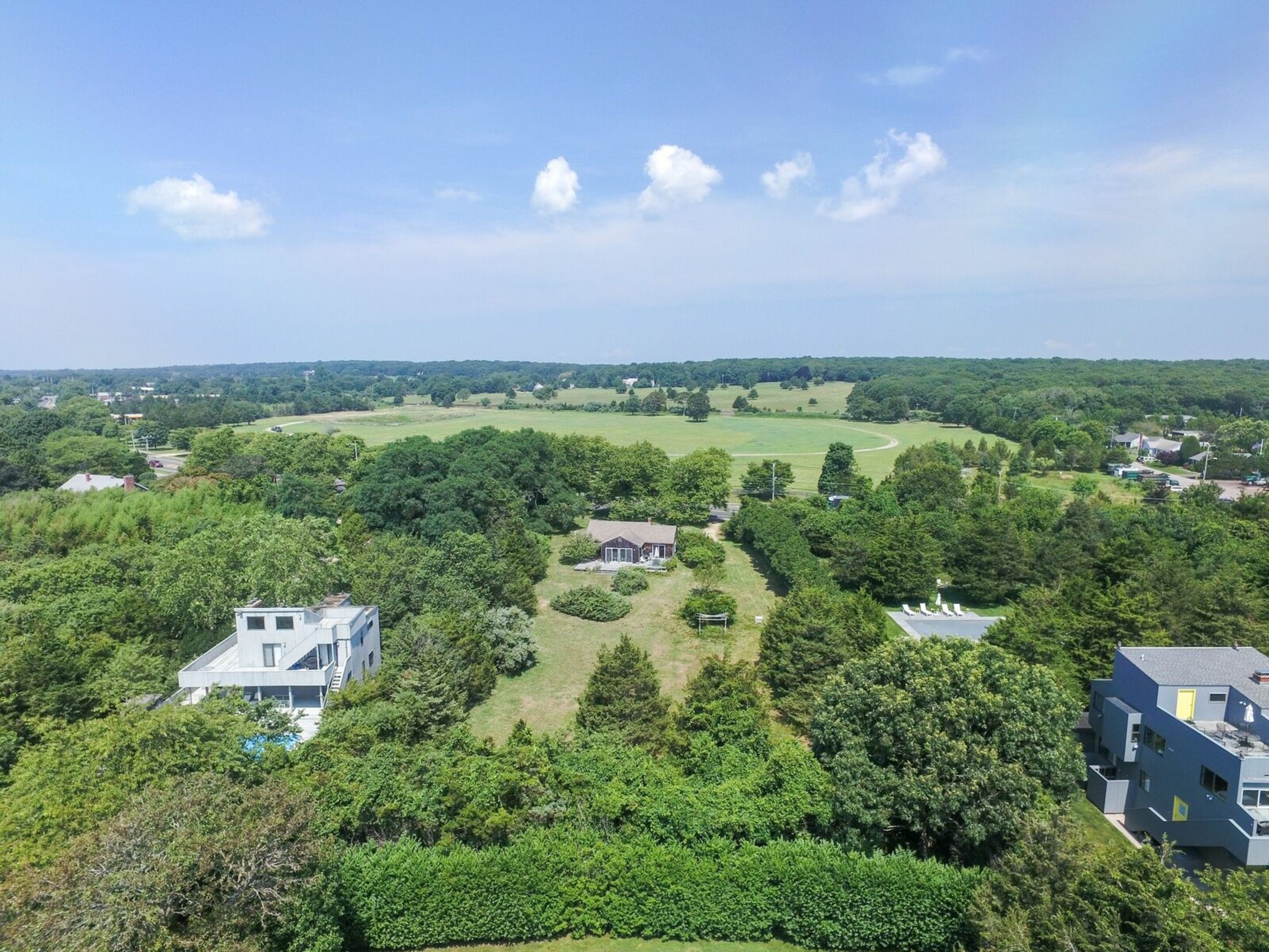 566 Montauk Hwy in Amagansett Out East