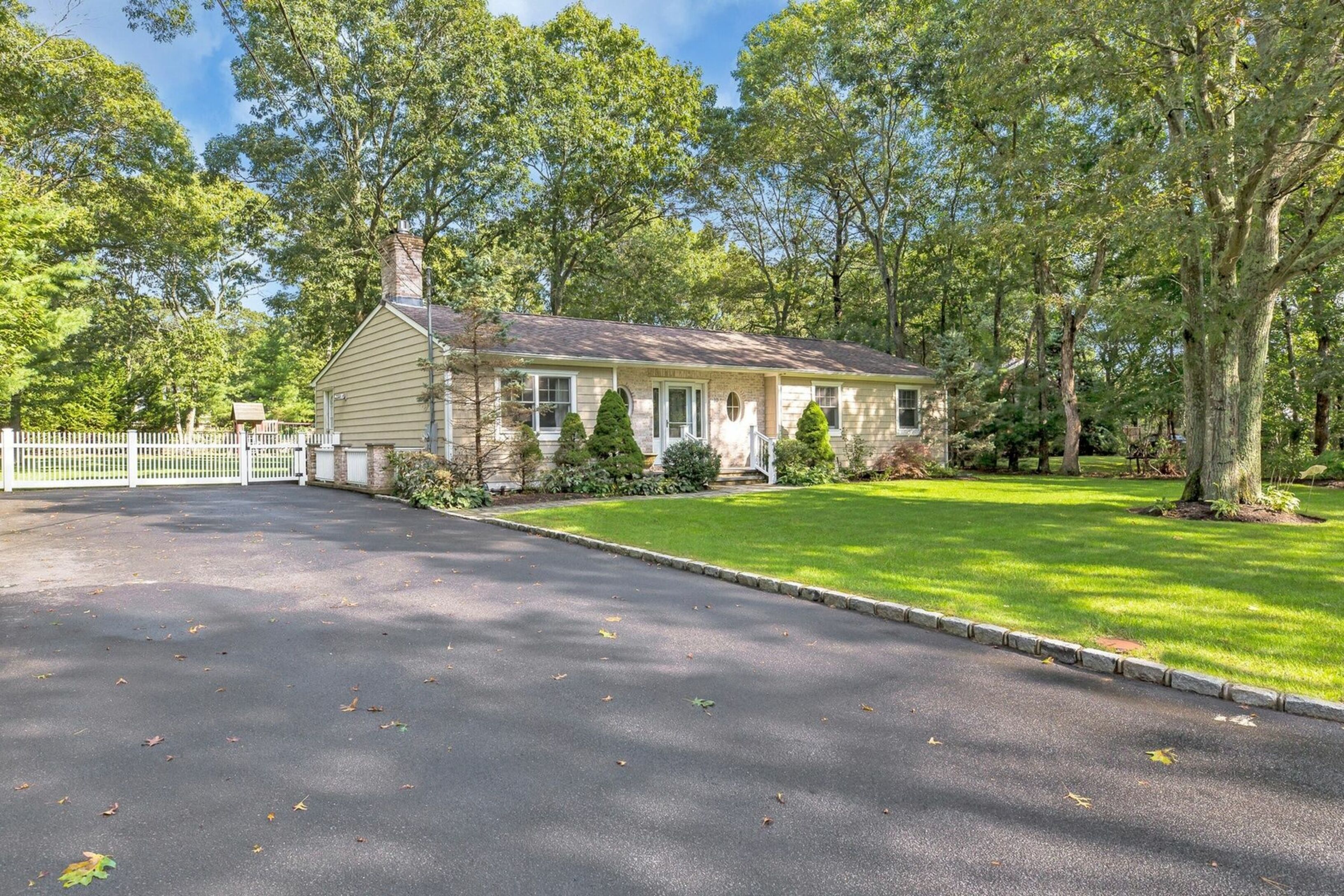 10 Birchwood Ln in East Quogue Out East