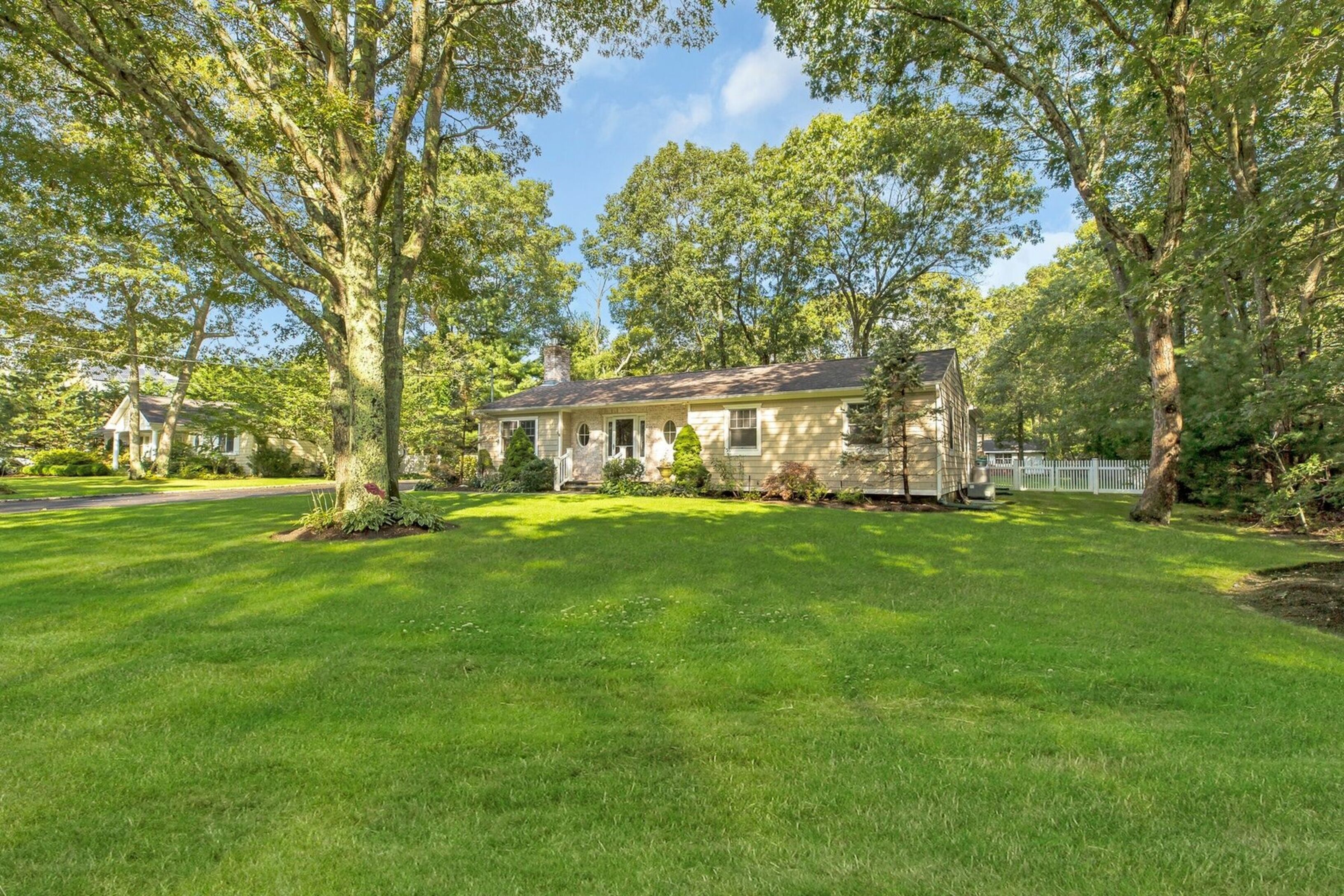 10 Birchwood Ln in East Quogue Out East