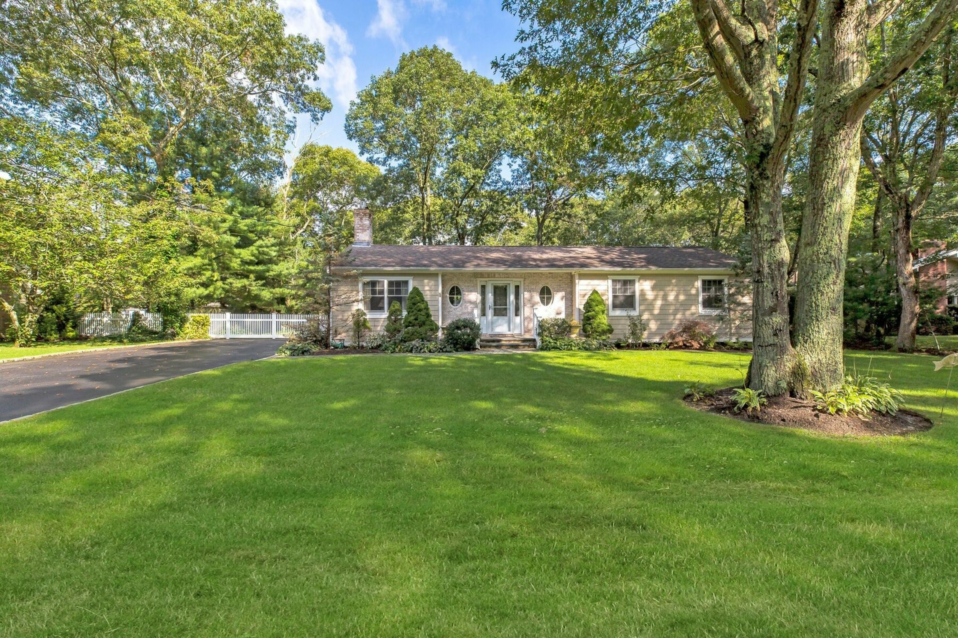 10 Birchwood Ln in East Quogue Out East