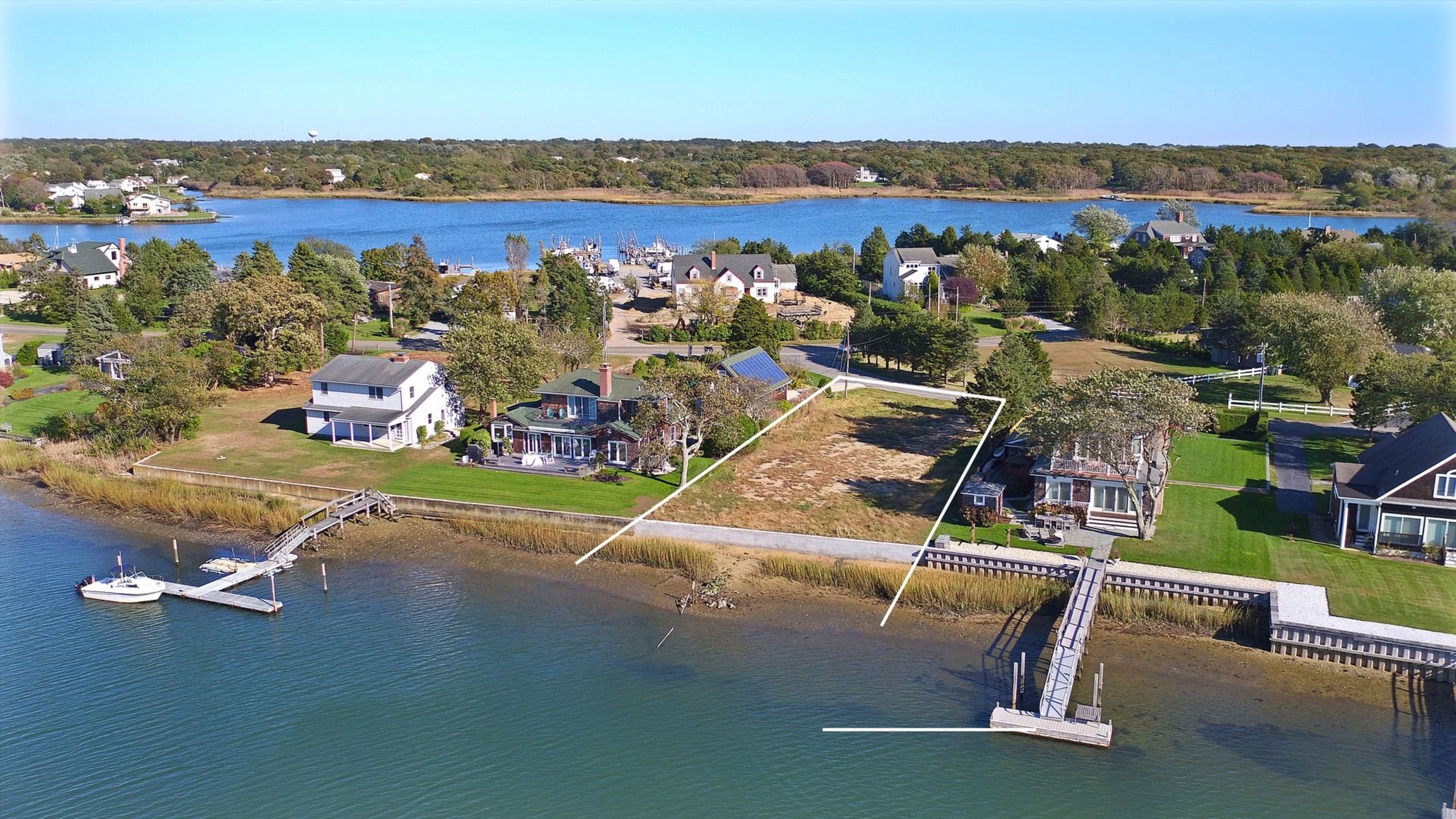 5 Middle Pond Ln in Southampton Out East