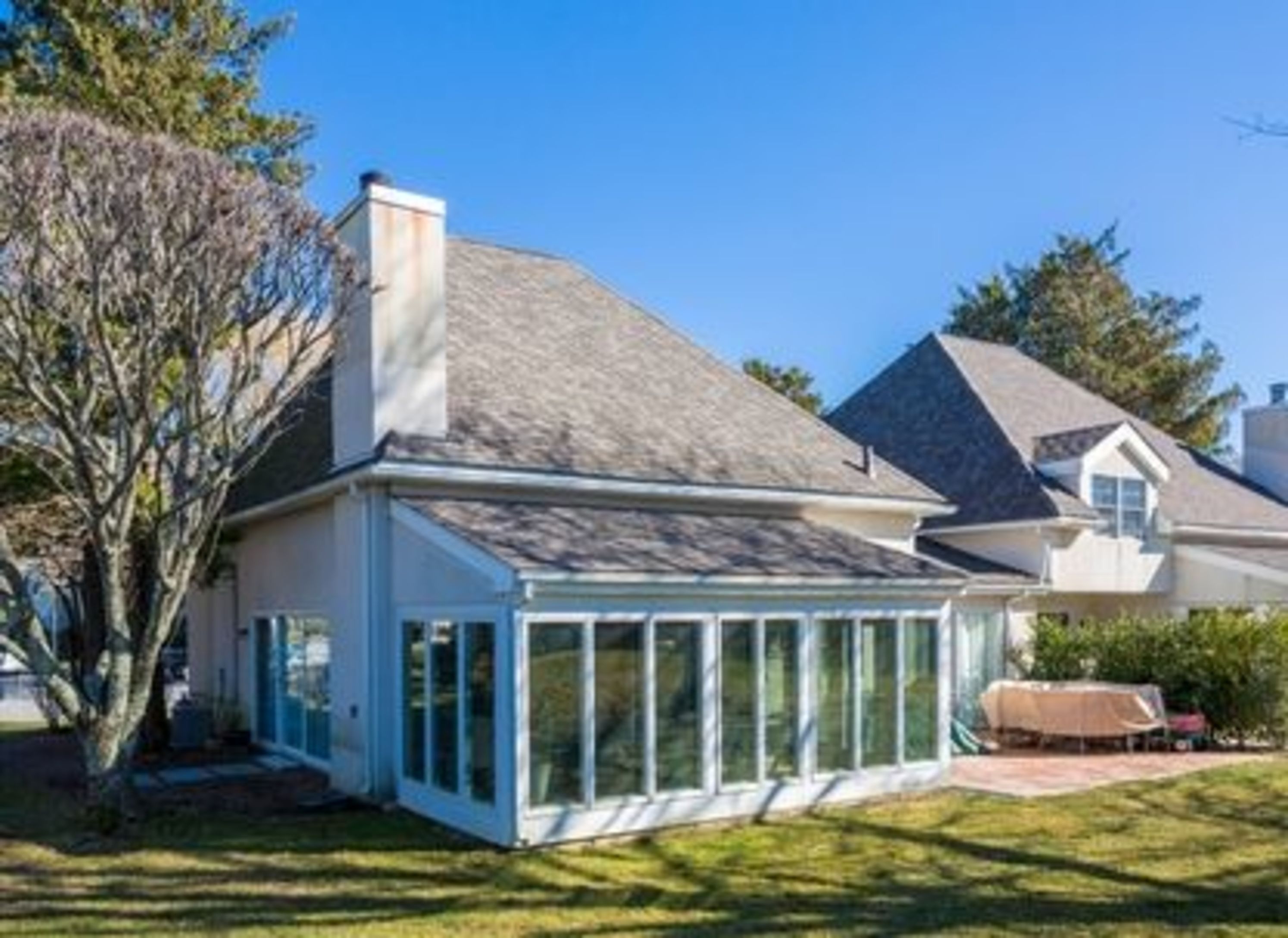 Hampton Club Unit 12, 545 Hampton Rd in Southampton Out East