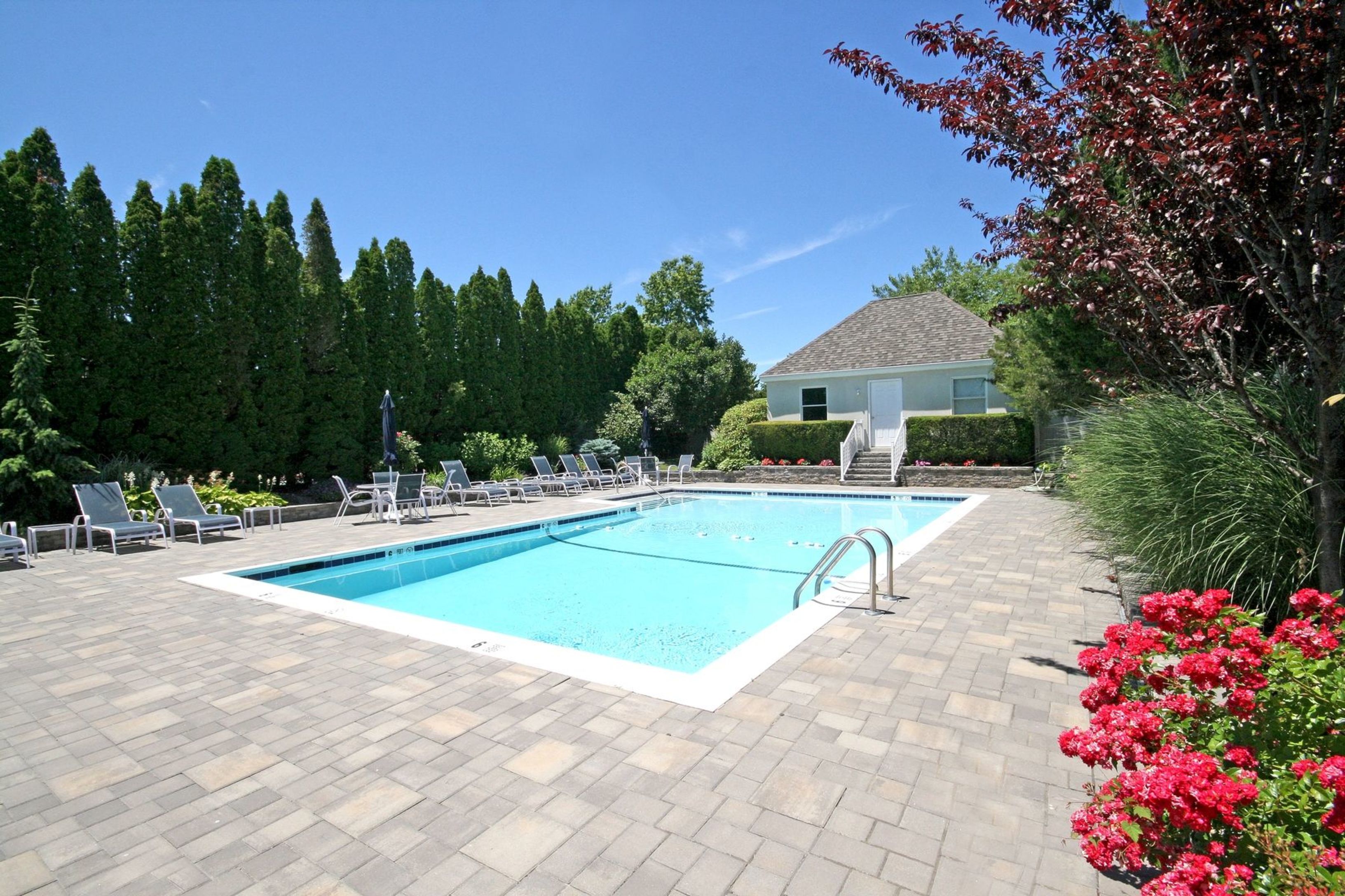 Hampton Club Unit 12, 545 Hampton Rd in Southampton Out East