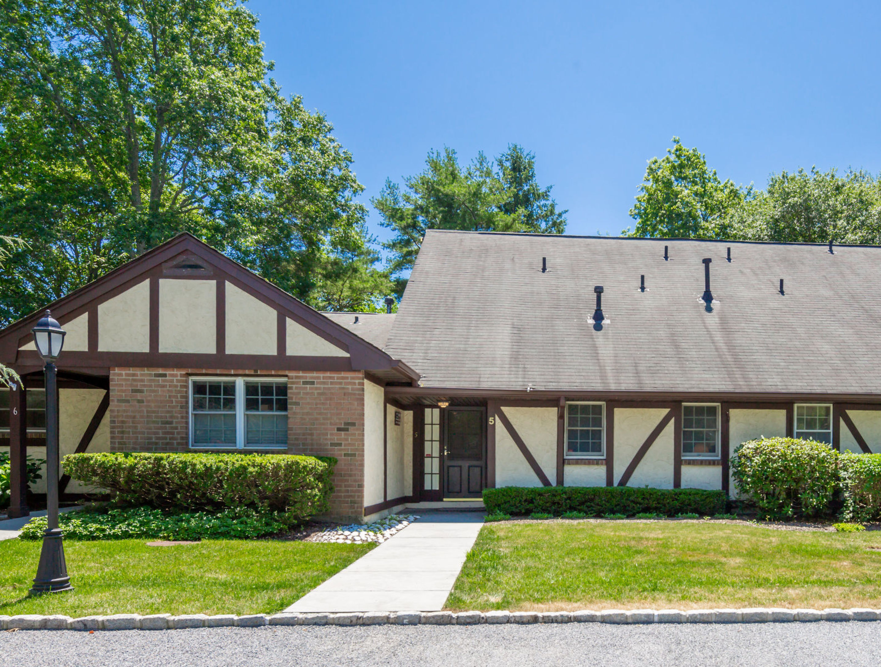 Canterbury Ln - sy3gf7d