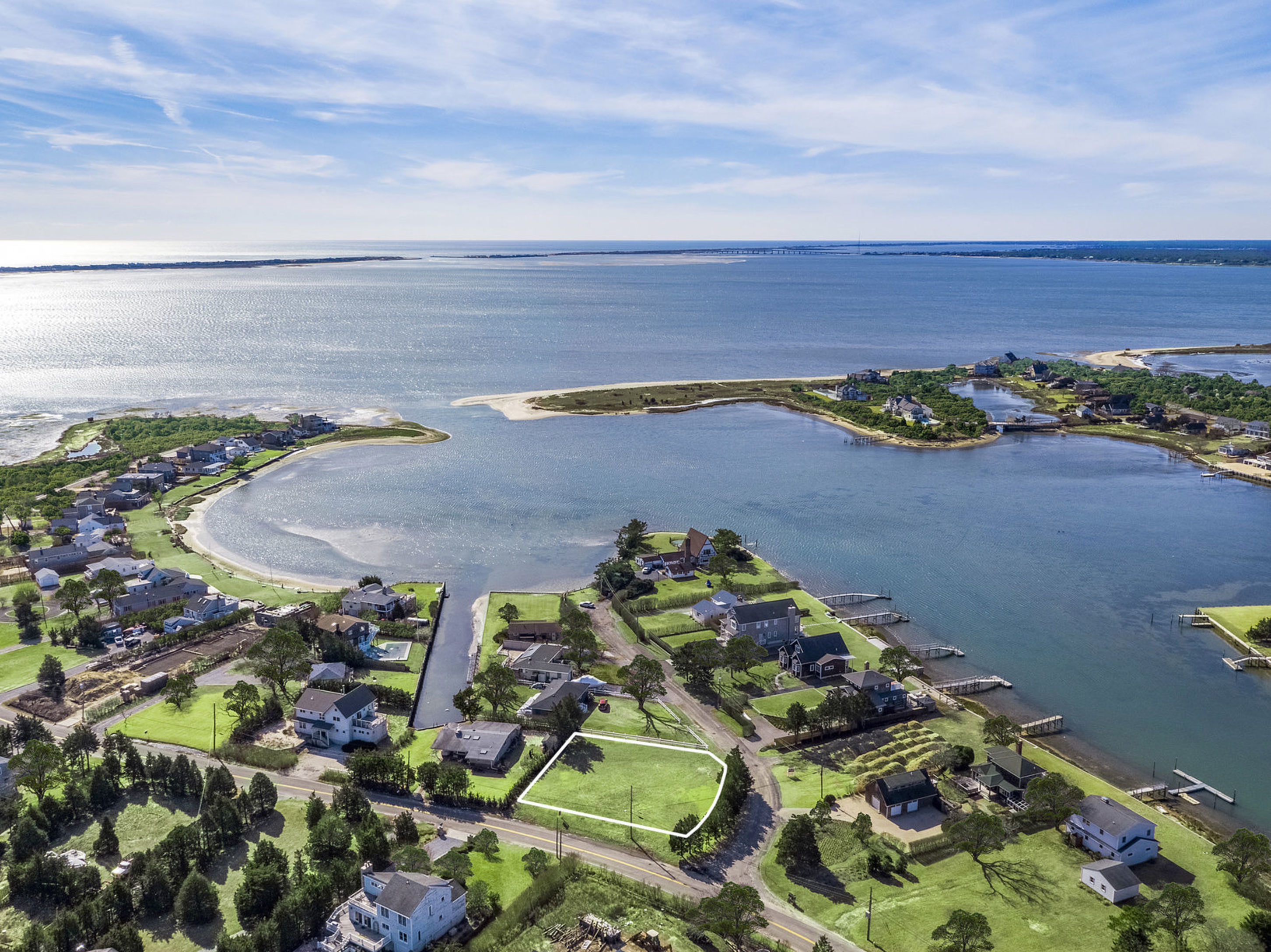 8 Middle Pond Ln in Southampton Out East