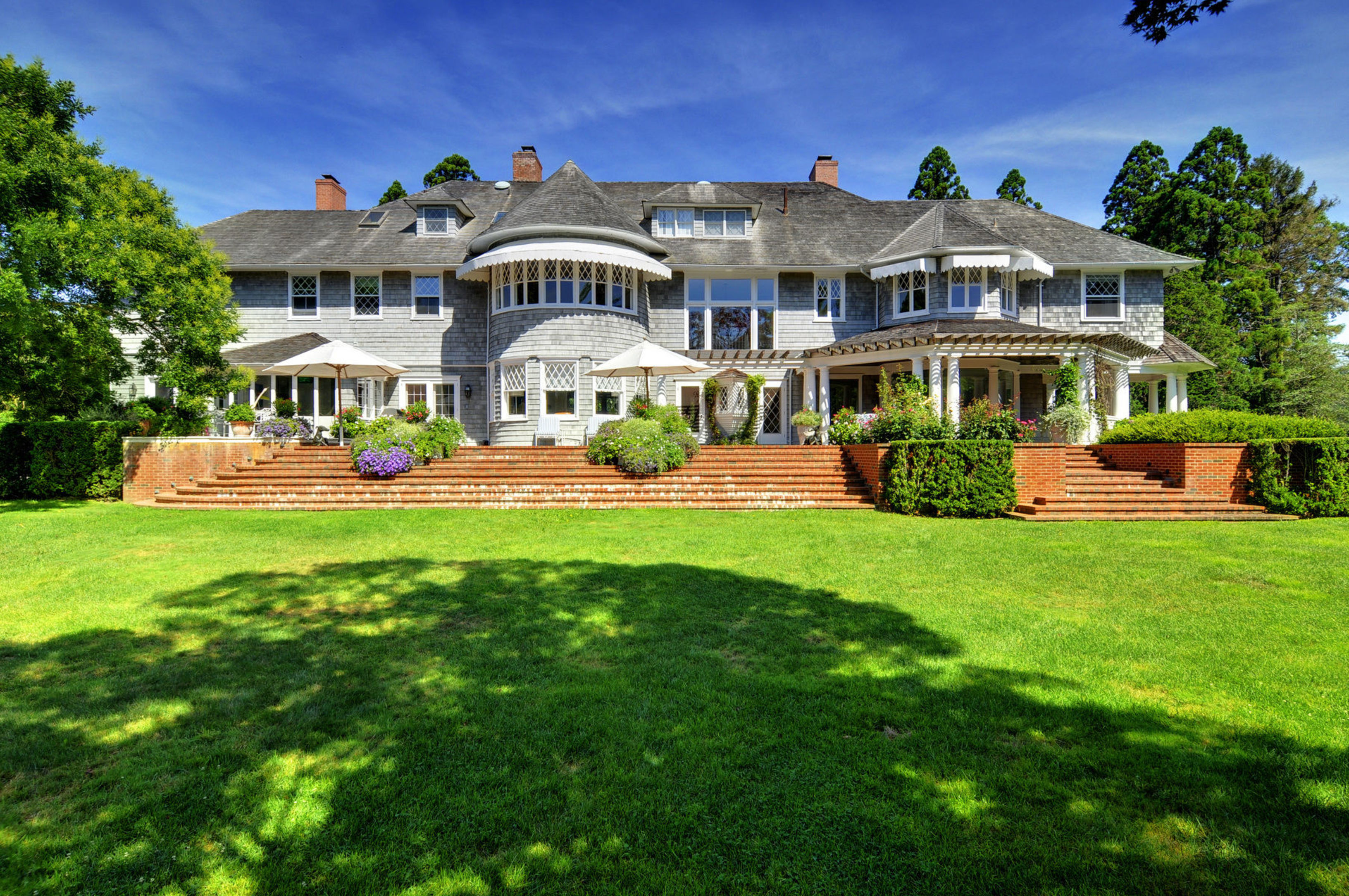 19 Lee Ave in East Hampton Out East