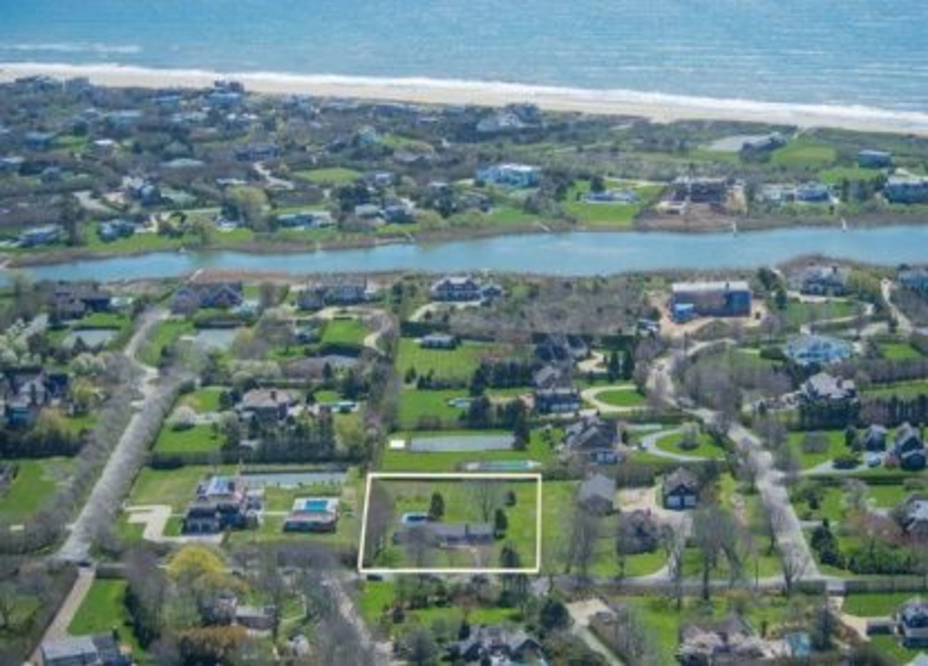 183 Jobs Ln in Bridgehampton Out East