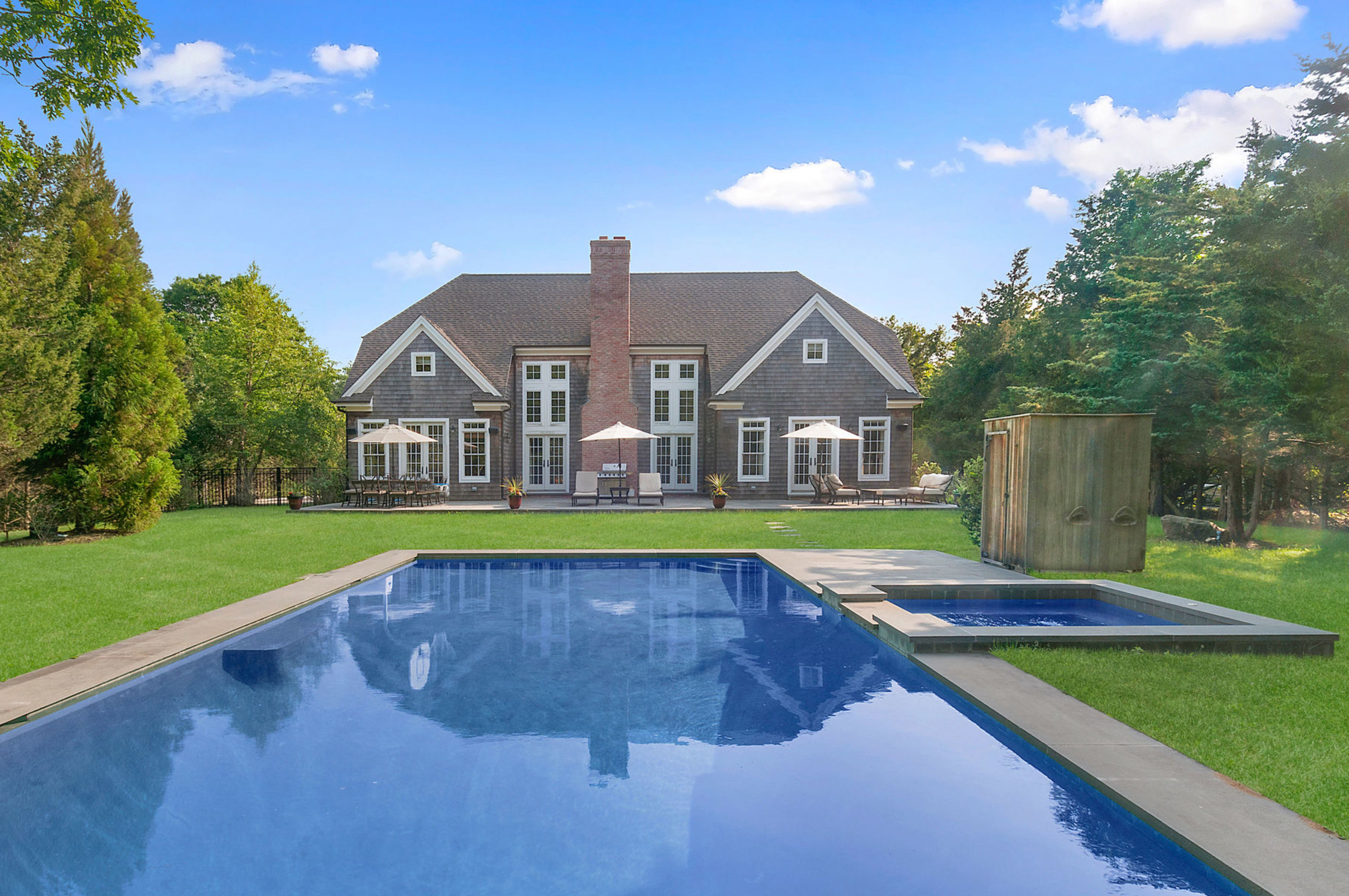 105 Talmage Farm Ln in East Hampton Out East