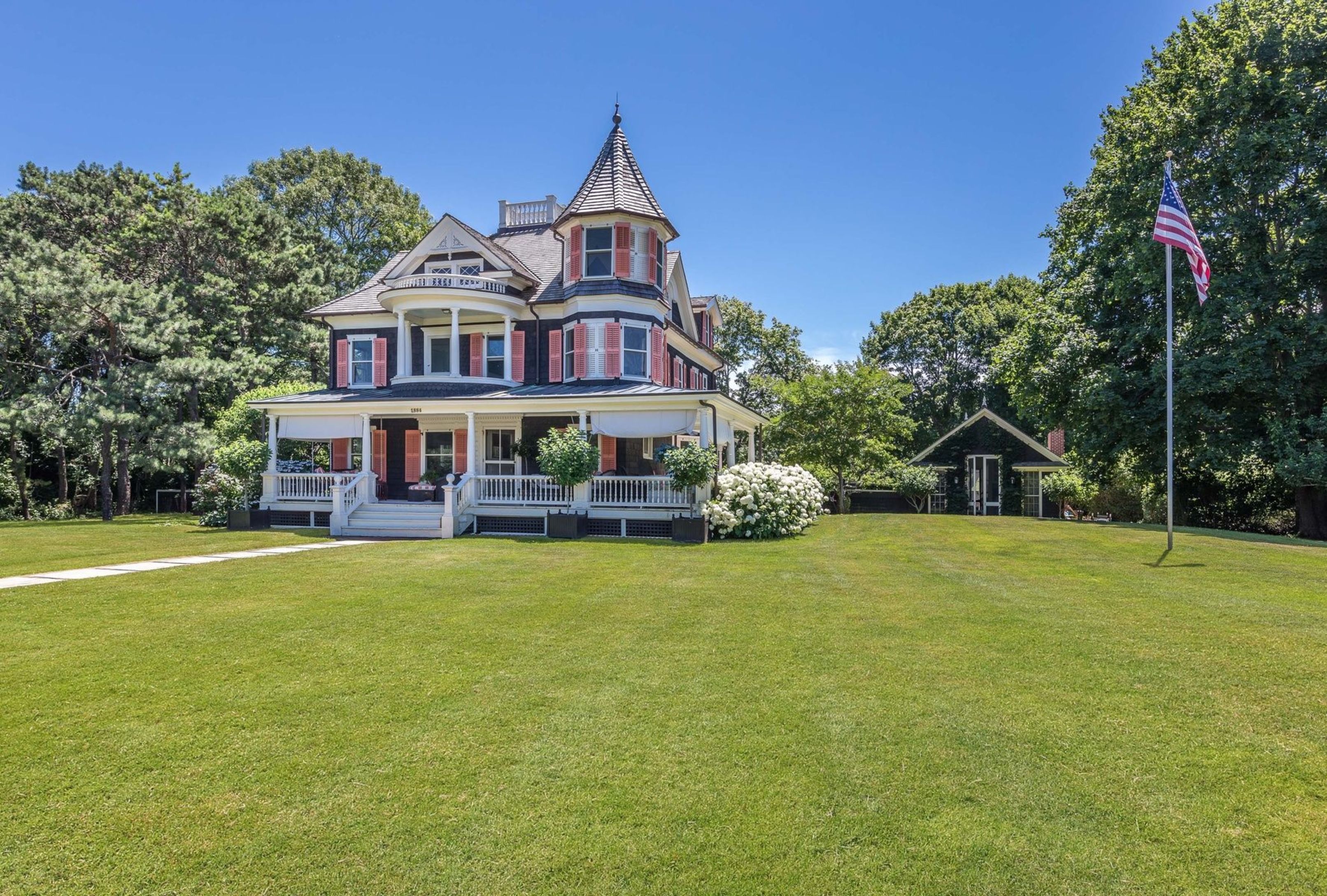 265 Mill Pond Ln in Water Mill Out East