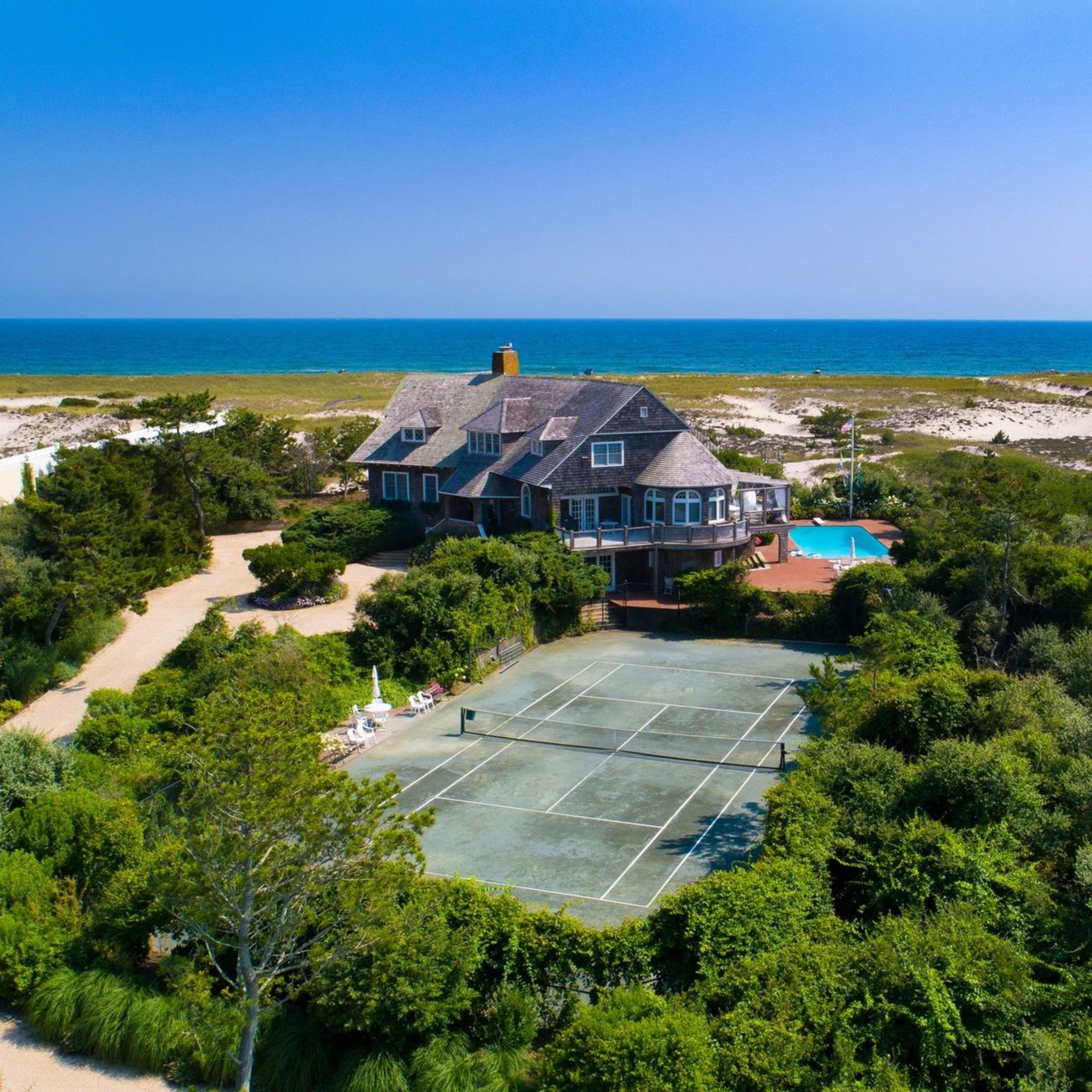 2040 Meadow Ln in Southampton Out East