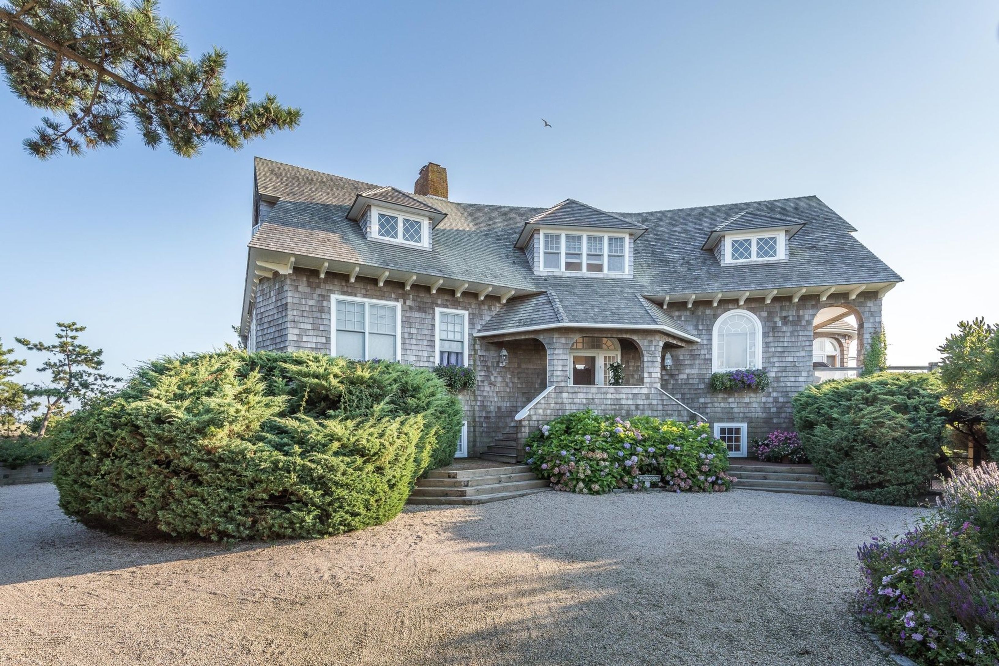 2040 Meadow Ln in Southampton Out East