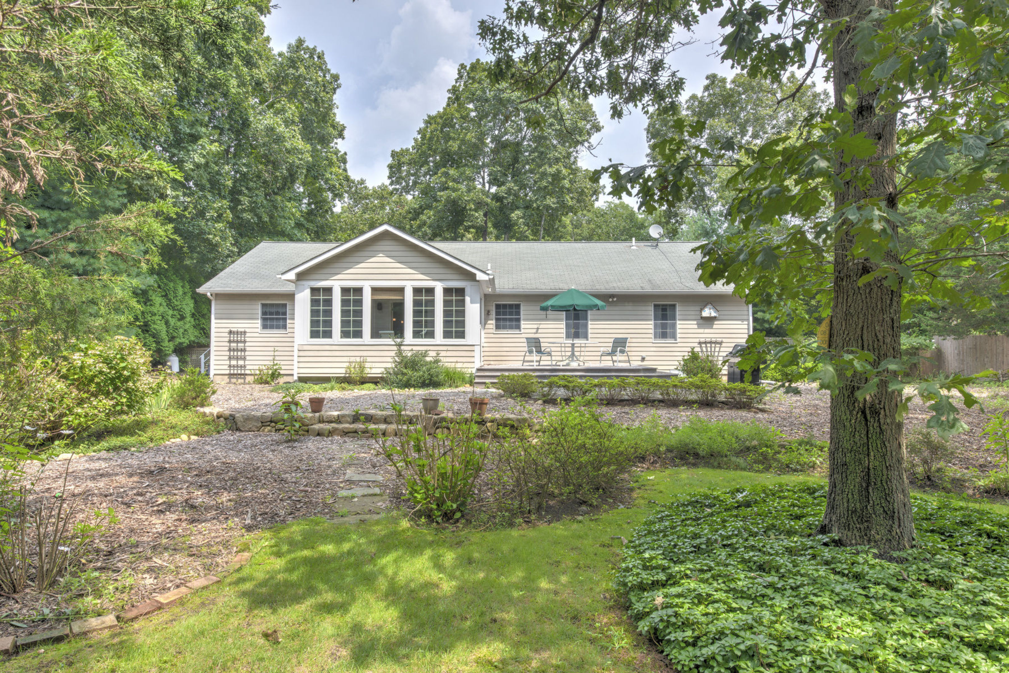 46 Manor Ln South in East Hampton Out East