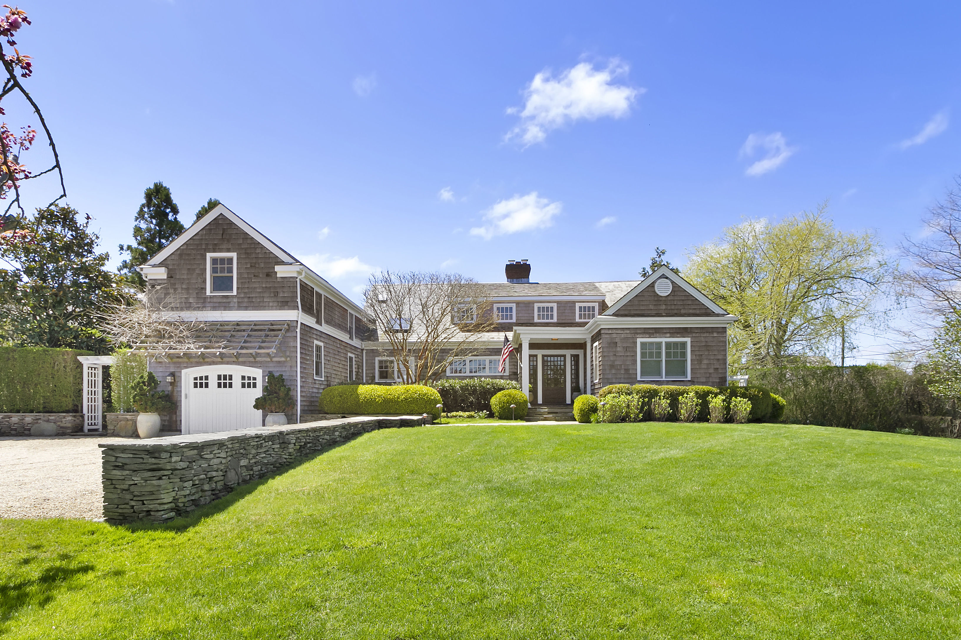 288 Jobs Ln in Bridgehampton Out East