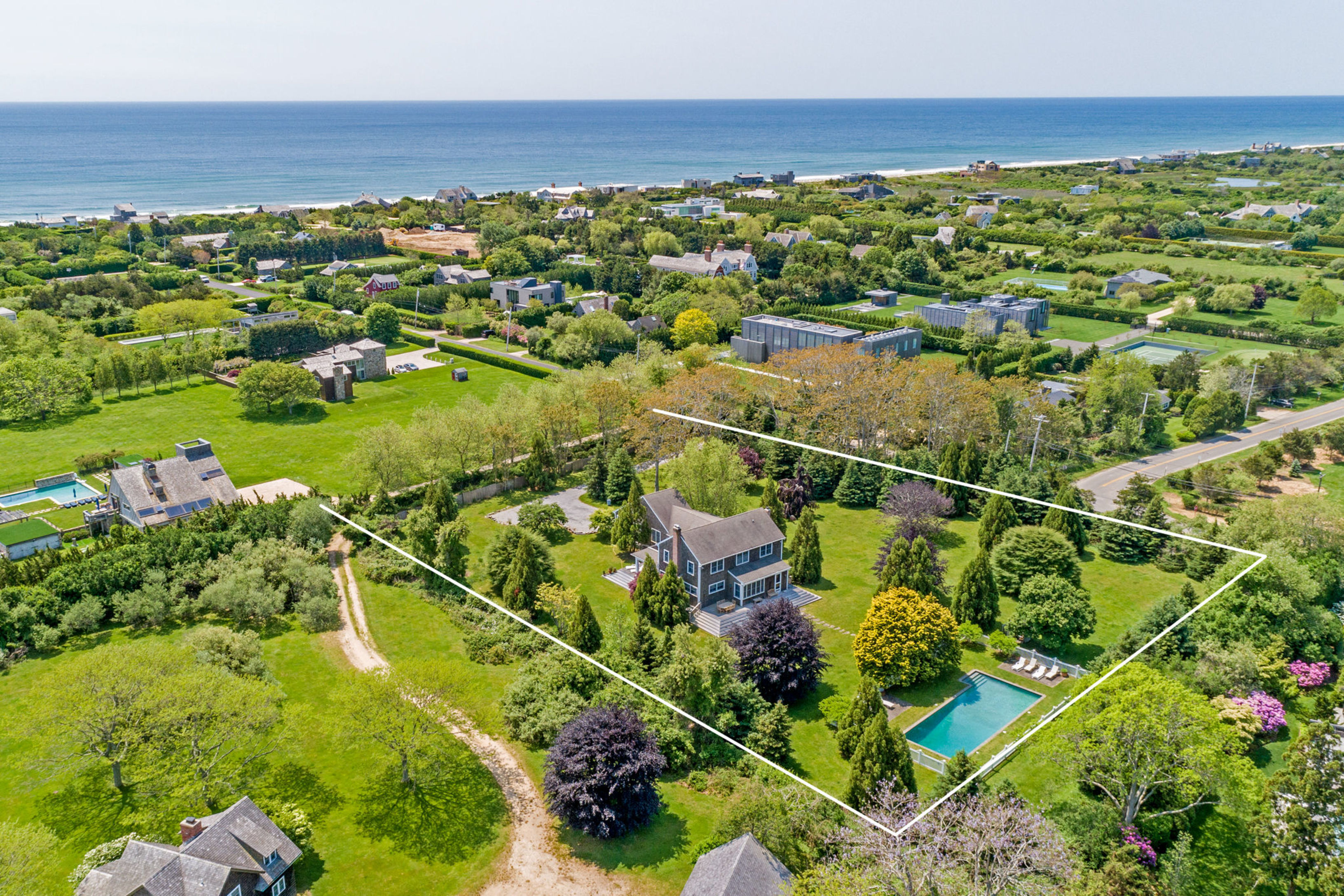 139 Town Line Rd in Wainscott Out East