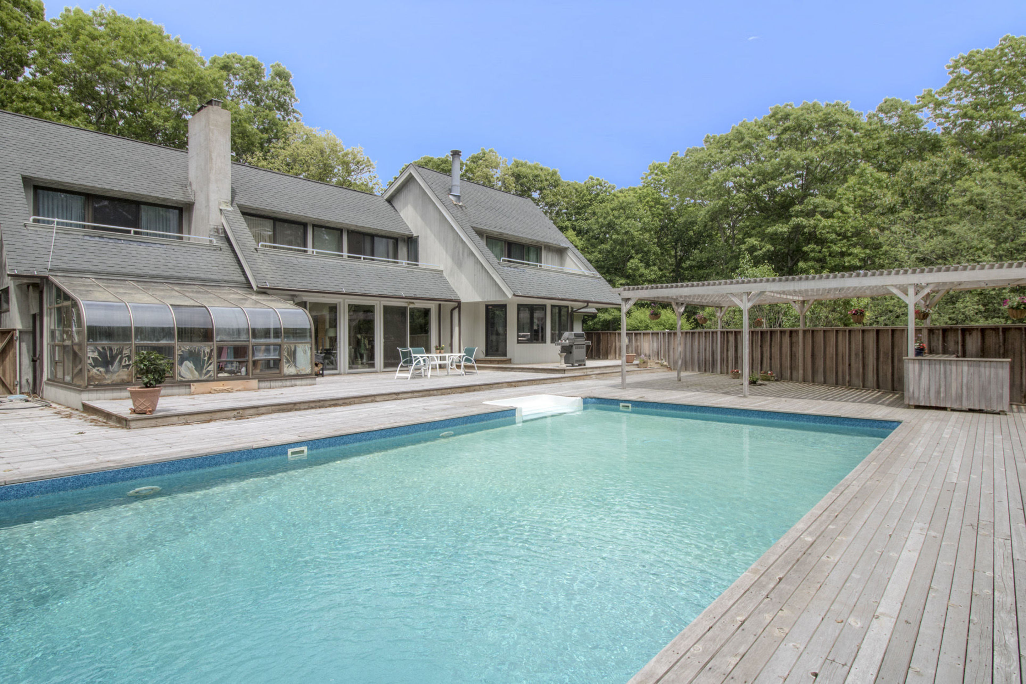 2 Wagon Ln in East Hampton Out East