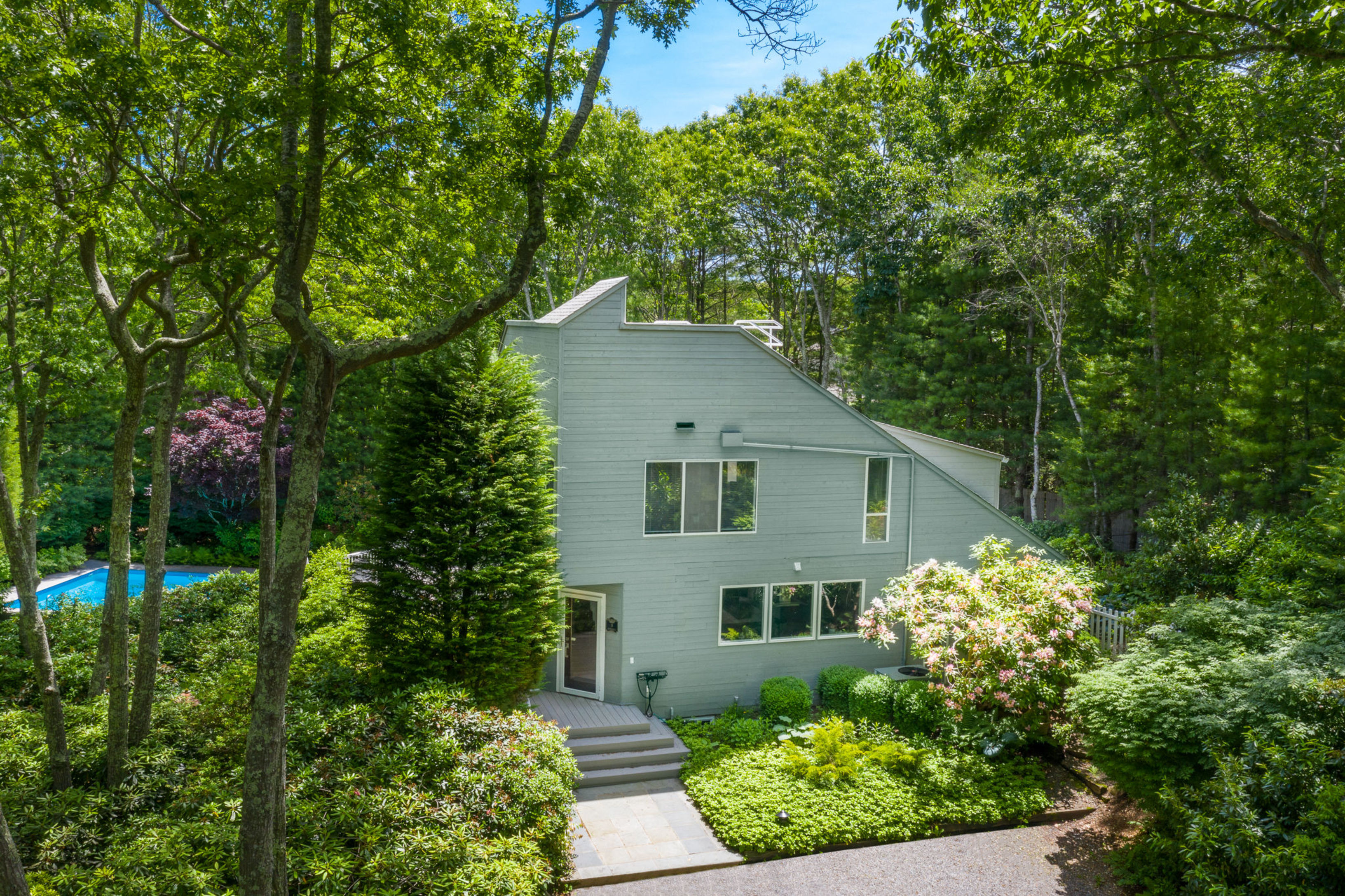 9 Historical Ct in East Hampton Out East