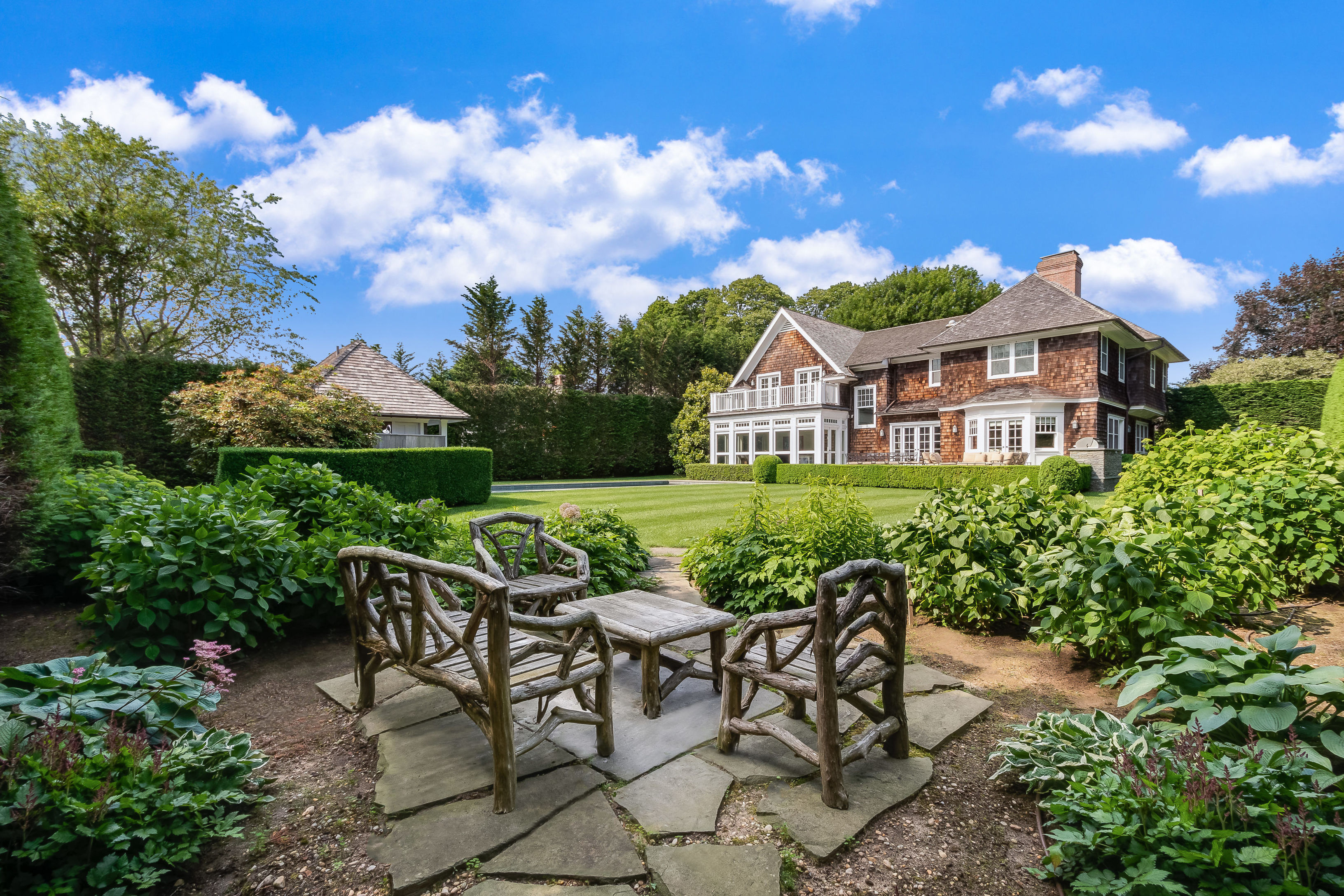 52 Meeting House Ln in Amagansett Out East