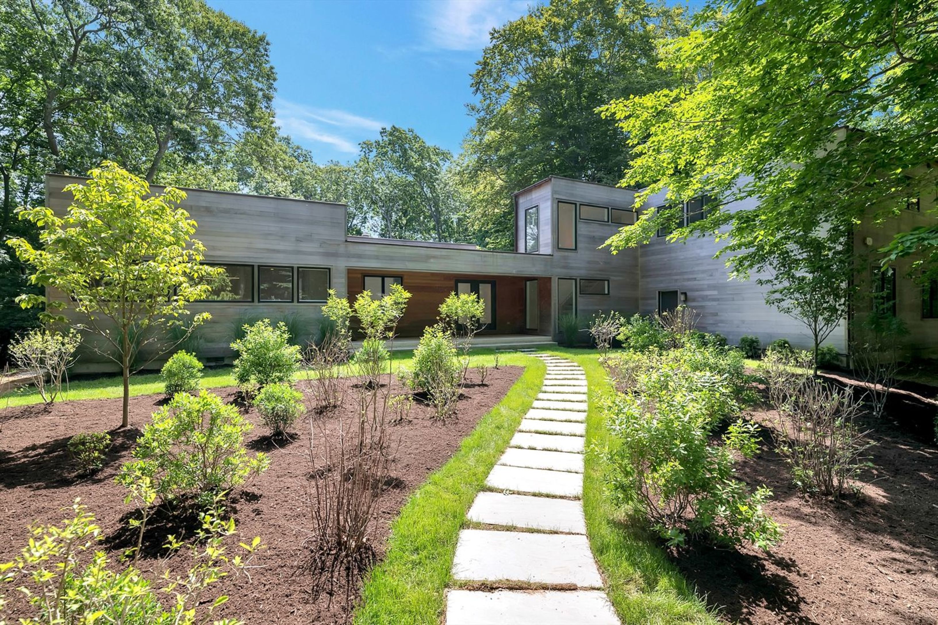 3 Old Orchard Ln in East Hampton Out East