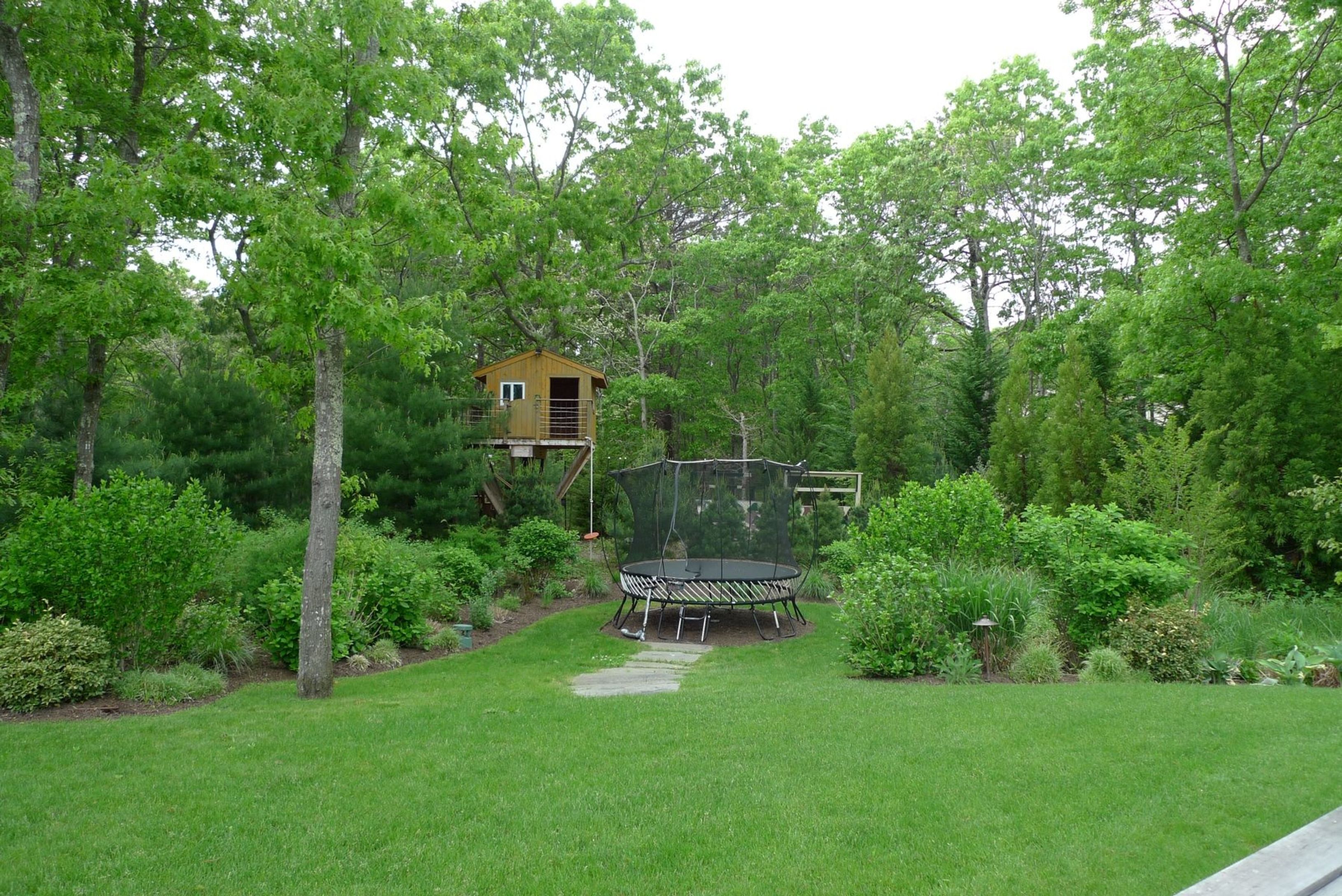 11 Peach Farm Ln in East Hampton Out East