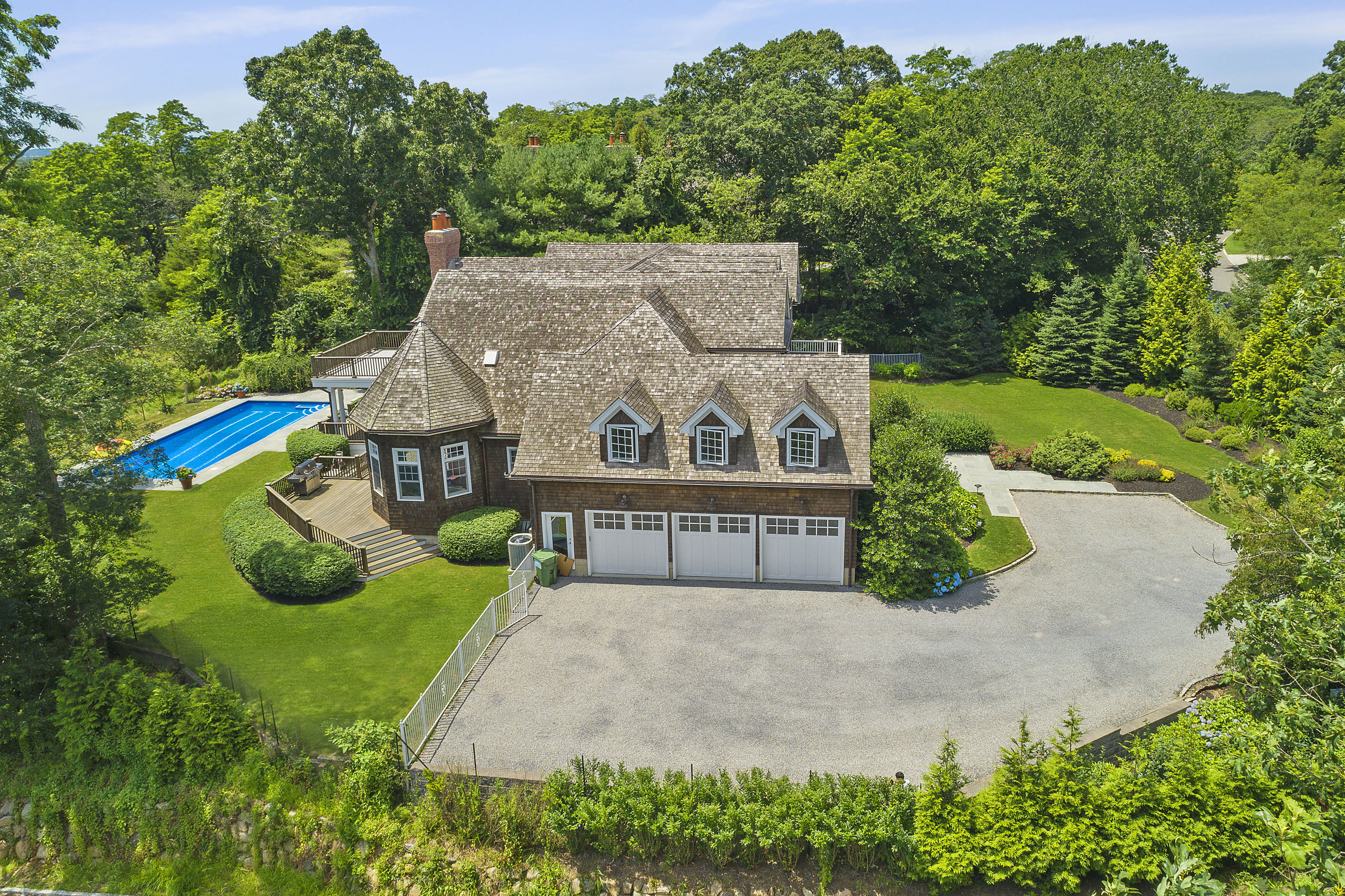 9 Fair Hills Ln in Bridgehampton Out East