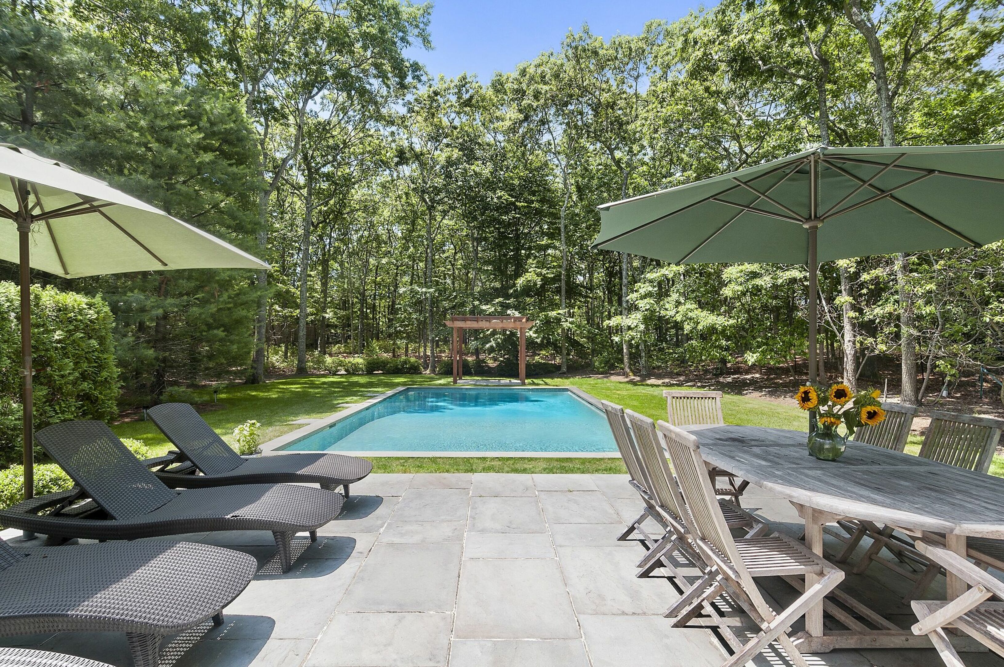 25 Oyster Pond Ln in East Hampton Out East