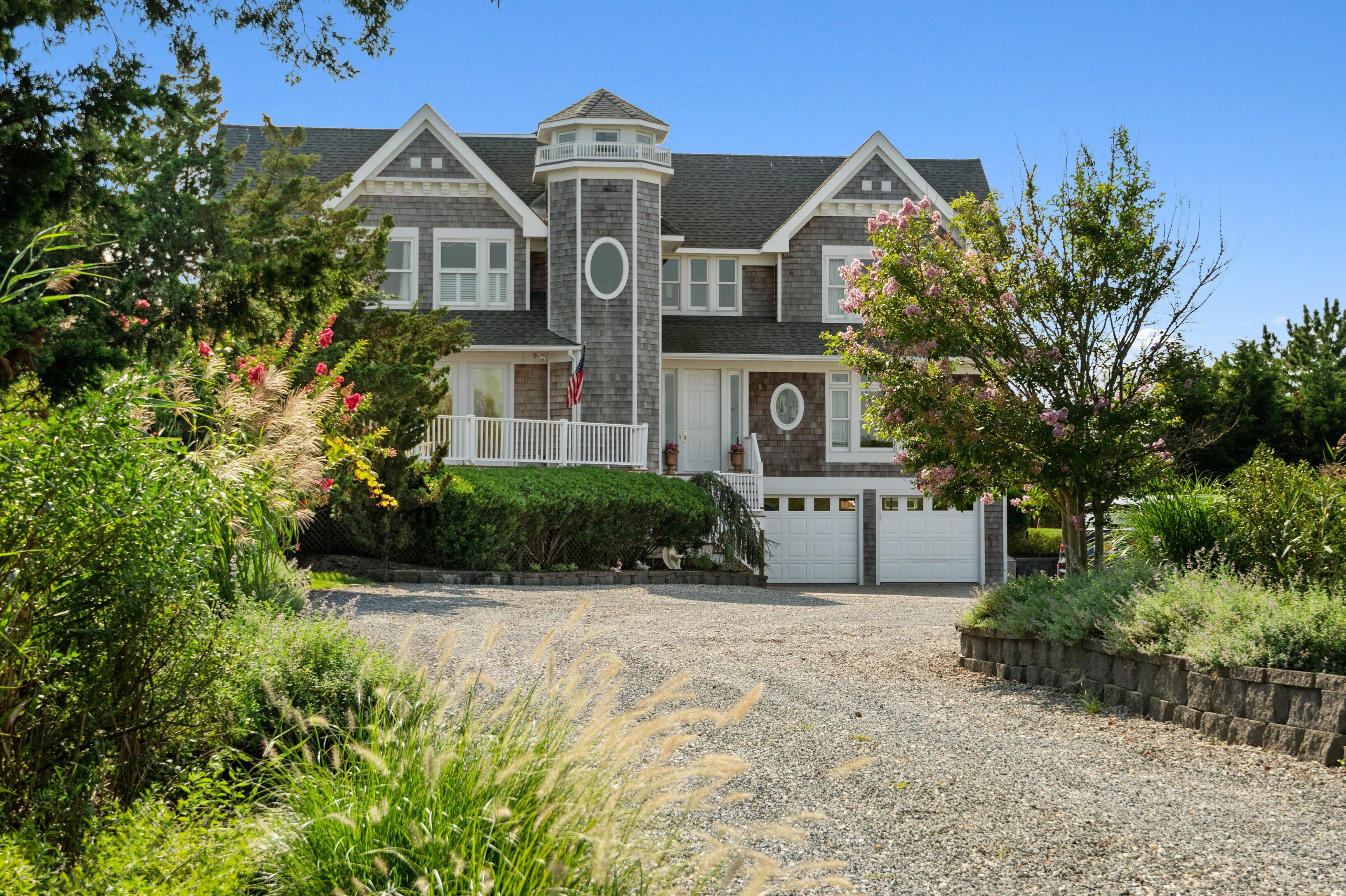 7 Tanners Neck Ln in Westhampton Out East