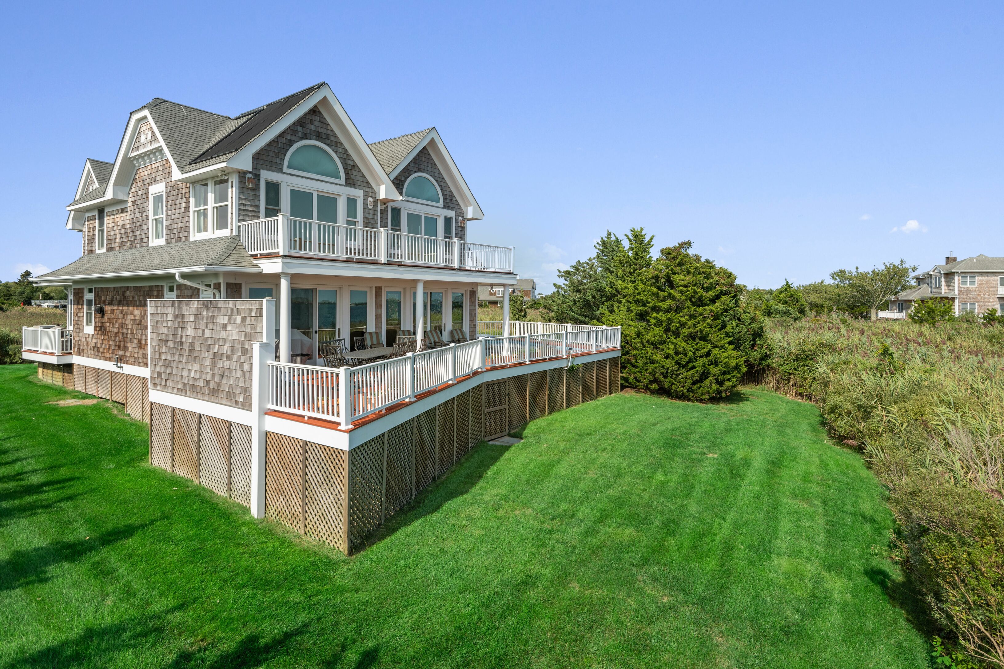 7 Tanners Neck Ln in Westhampton Out East