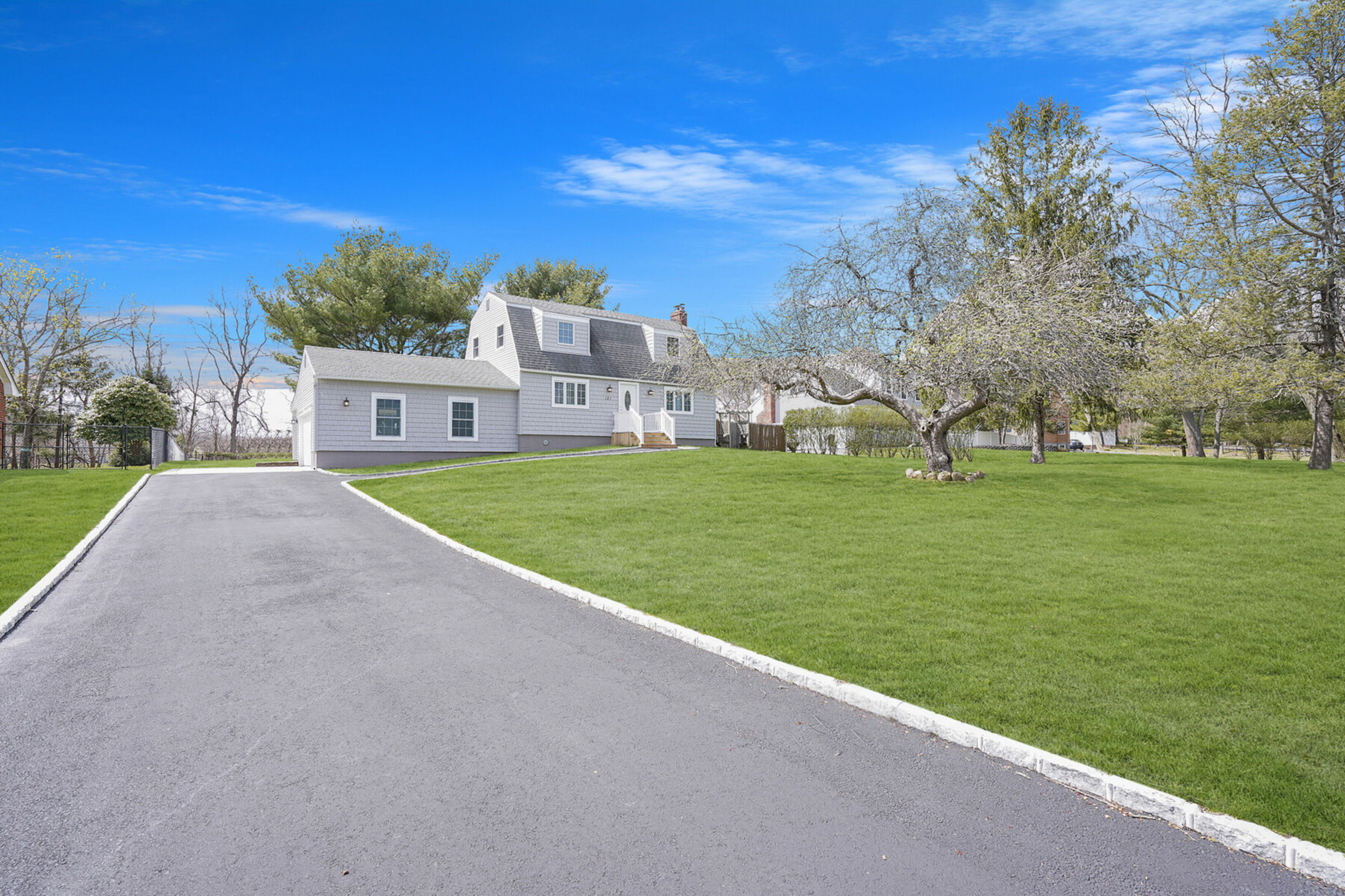 121 Long View Dr in Wading River Out East