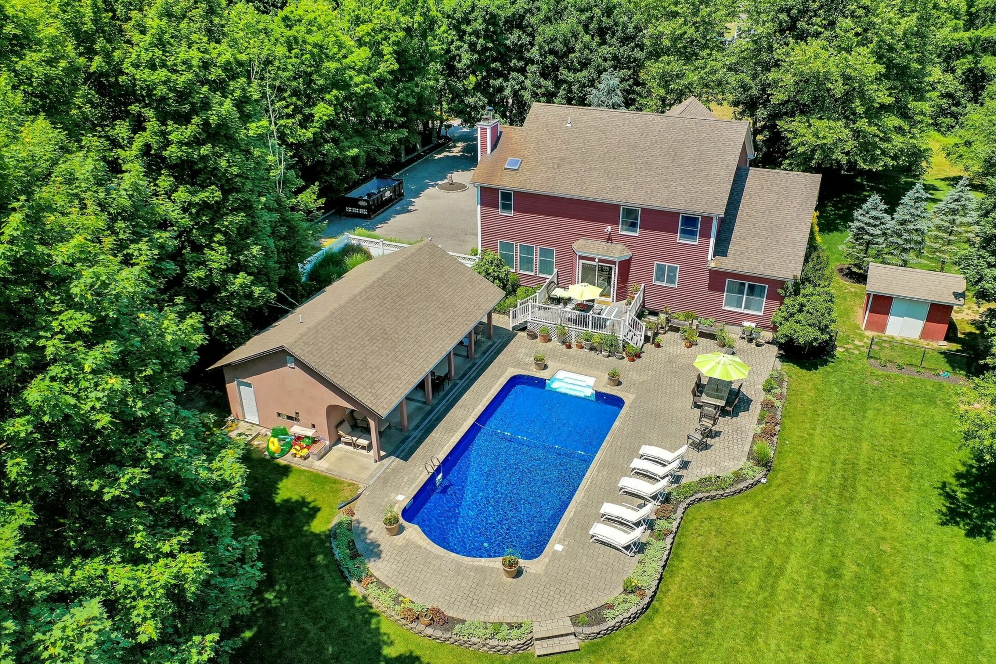 152 Montauk Hwy in East Moriches Out East