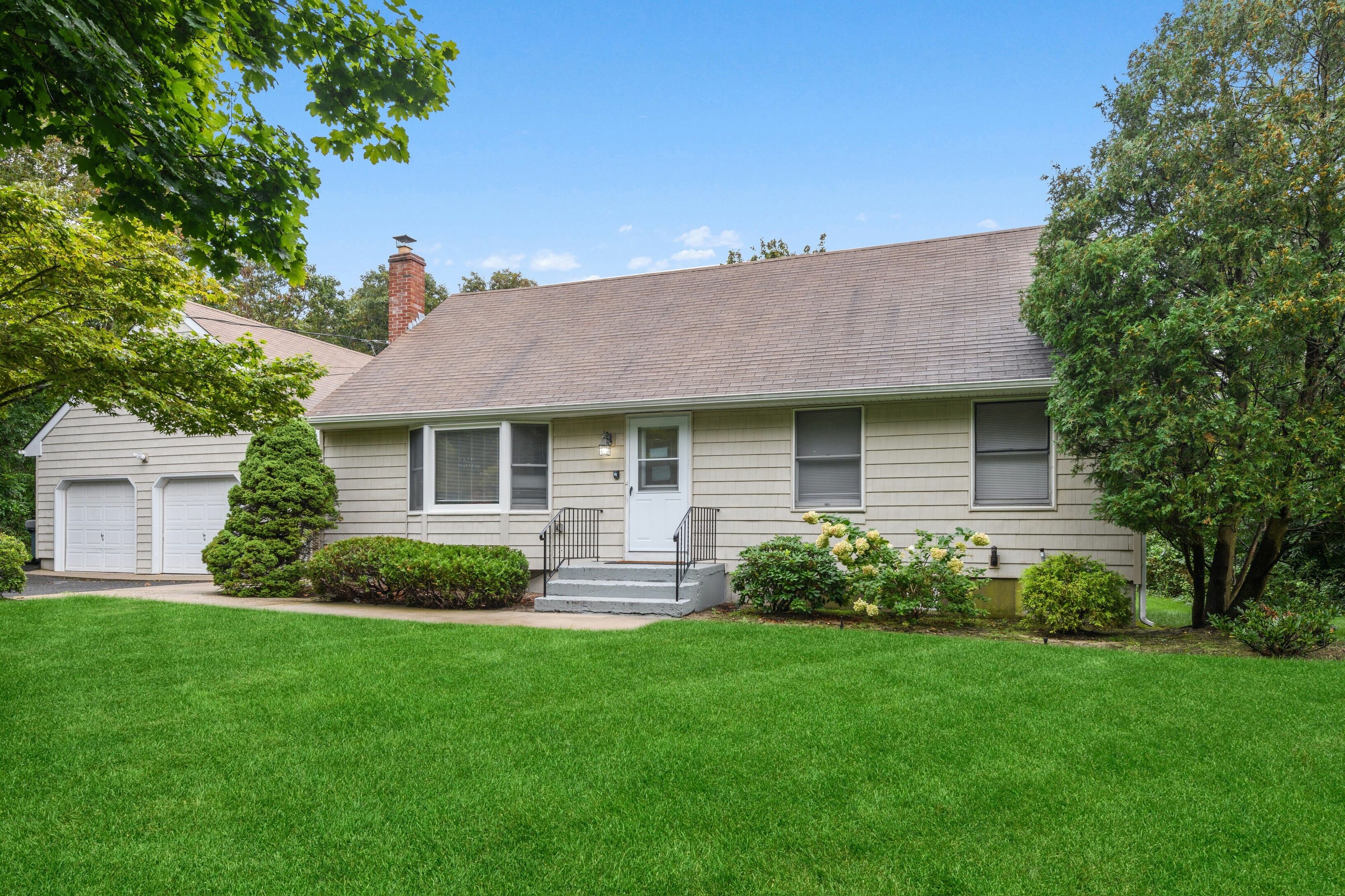 5 Terrace Dr in Hampton Bays Out East