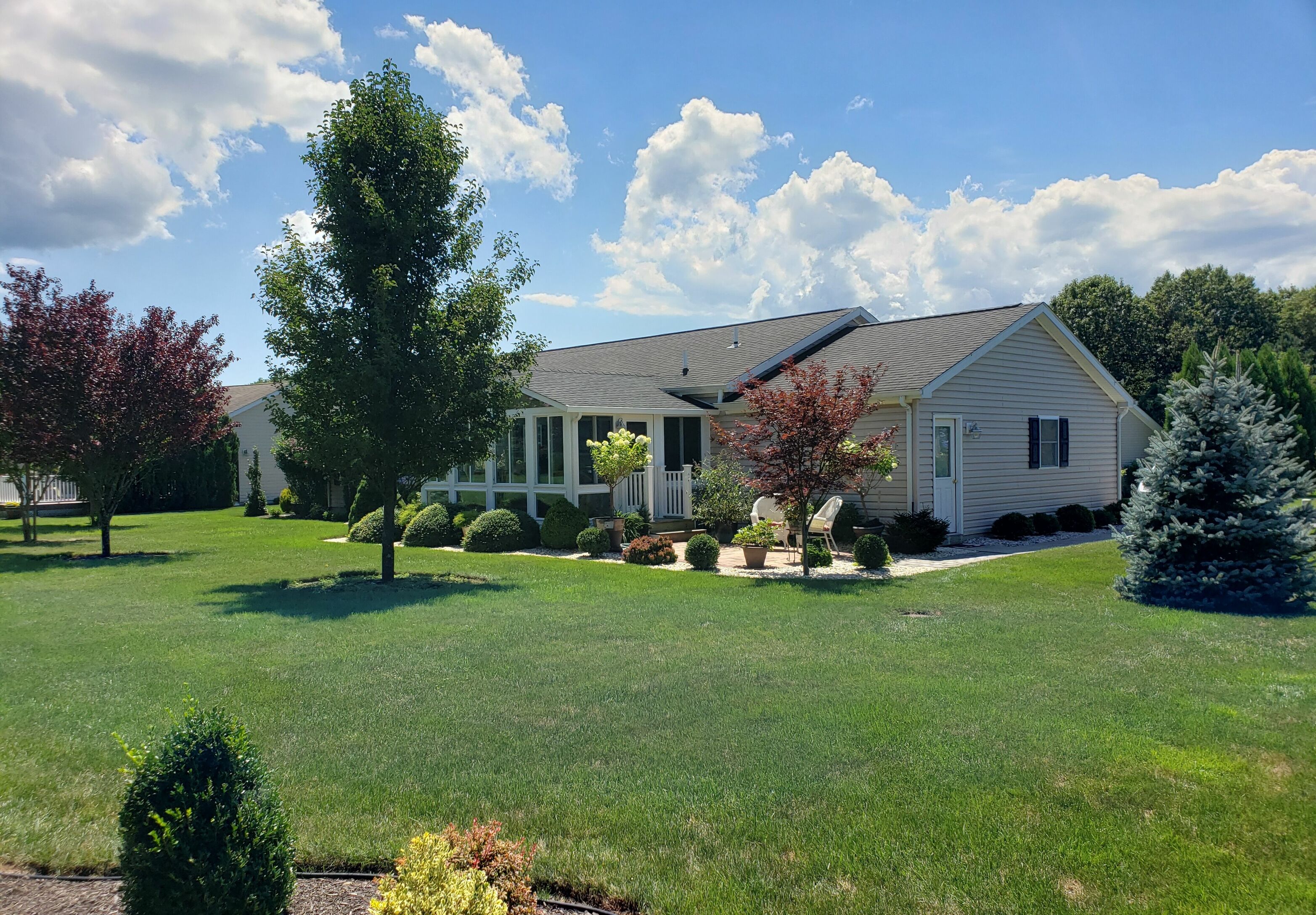 1407 Middle Rd in Calverton Out East