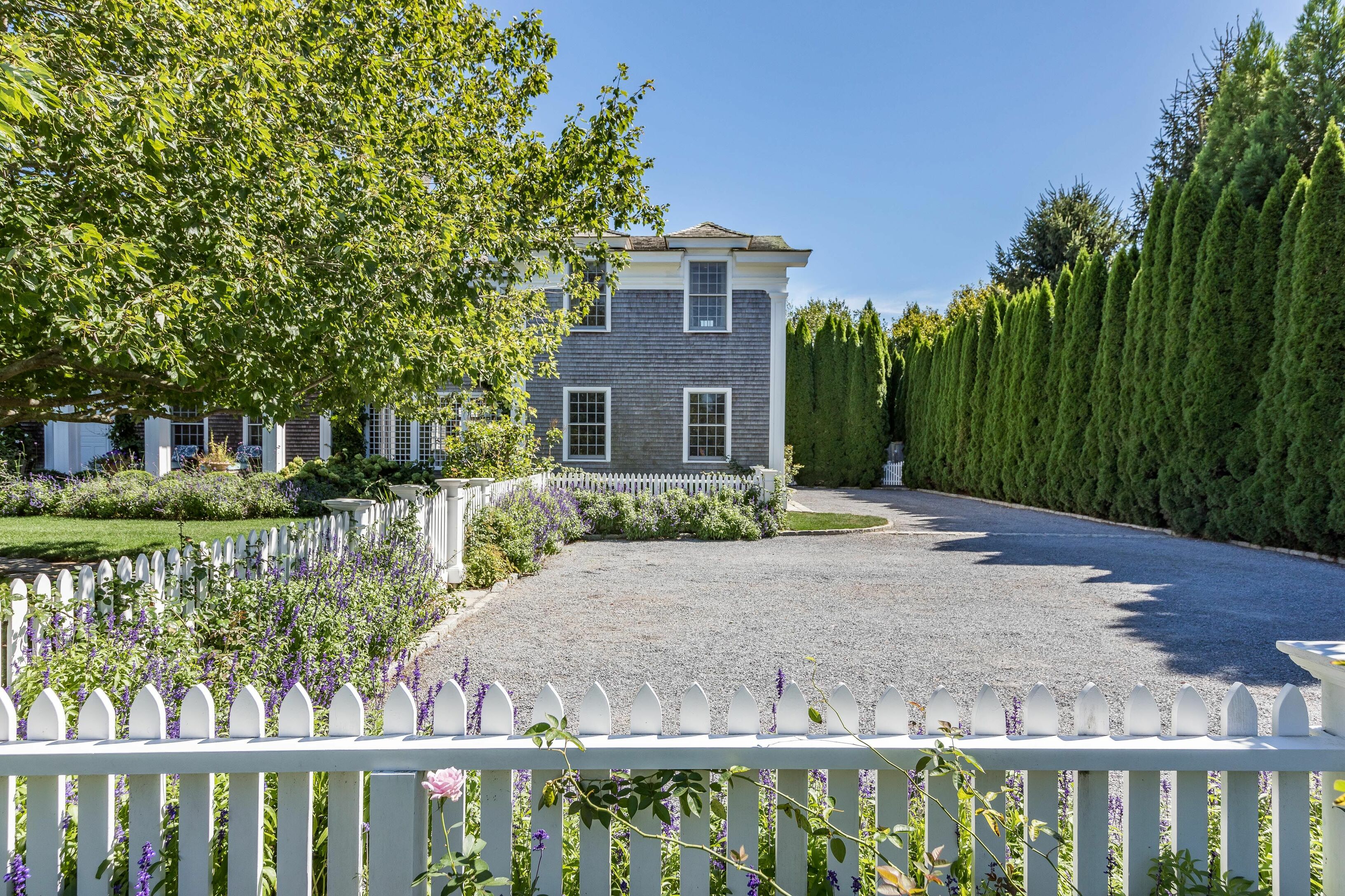 26 Wainscott Main St in Wainscott Out East