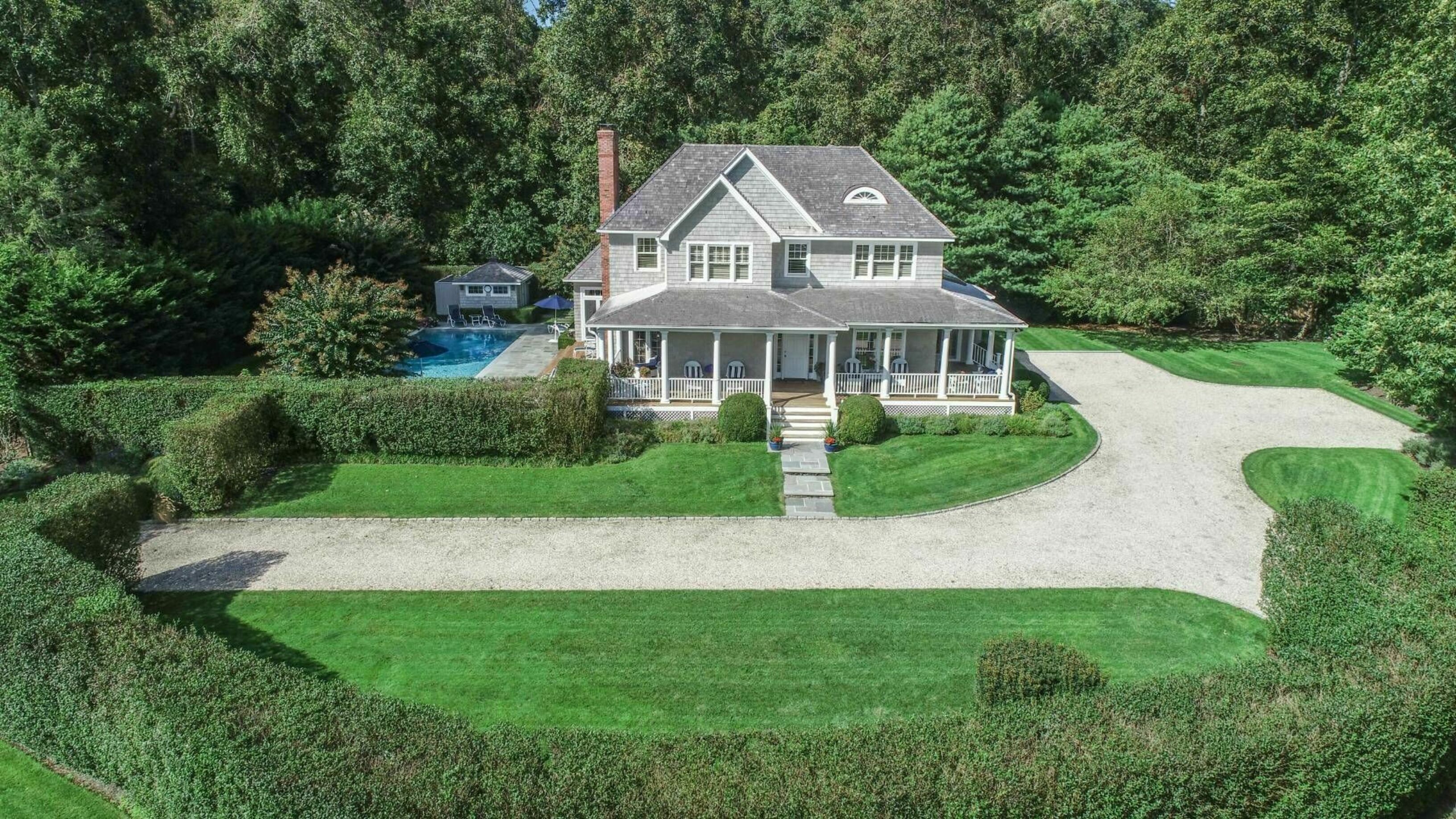 2 Heritage Farm Ln in East Hampton Out East