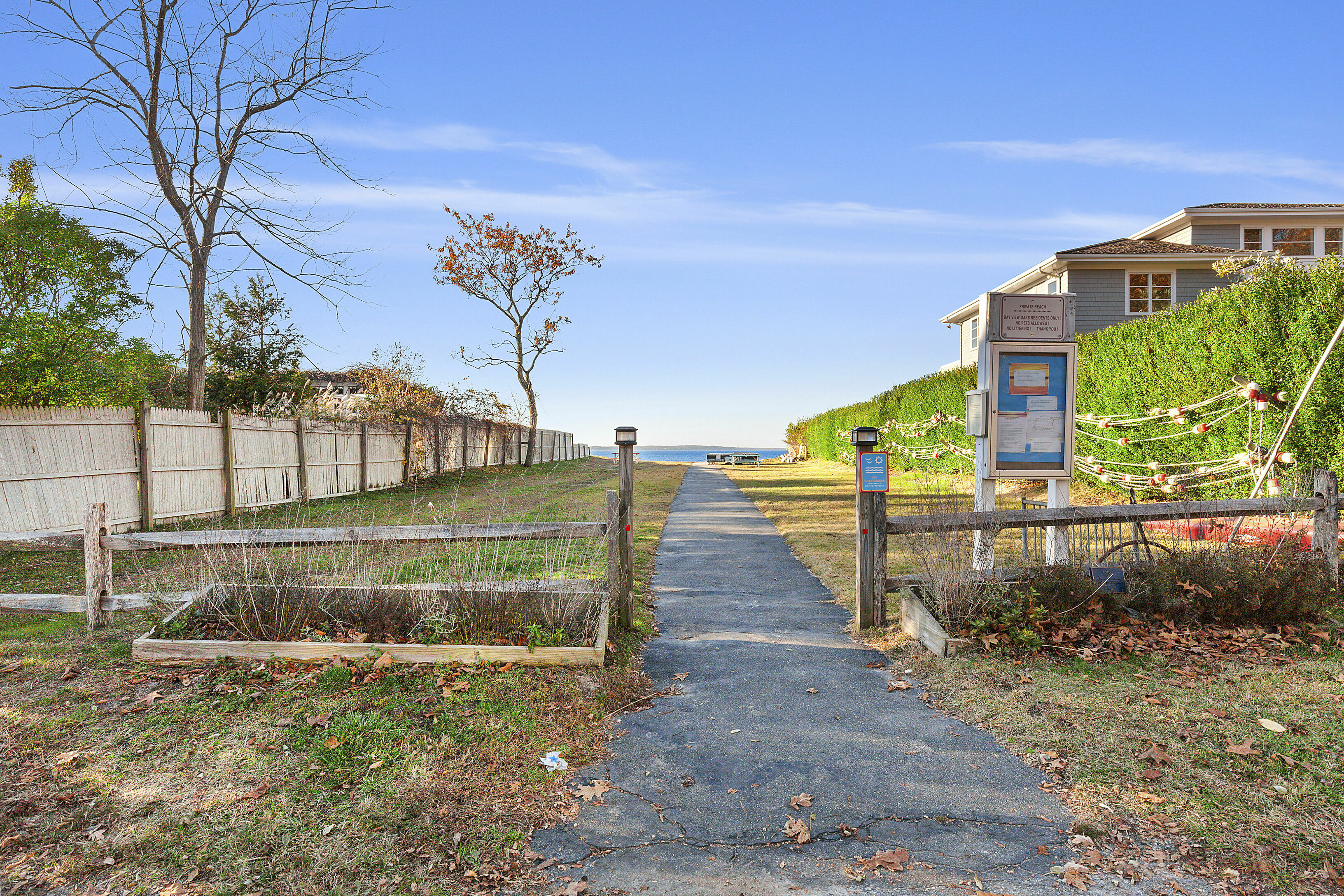 21 Bay View Road North in Southampton Out East