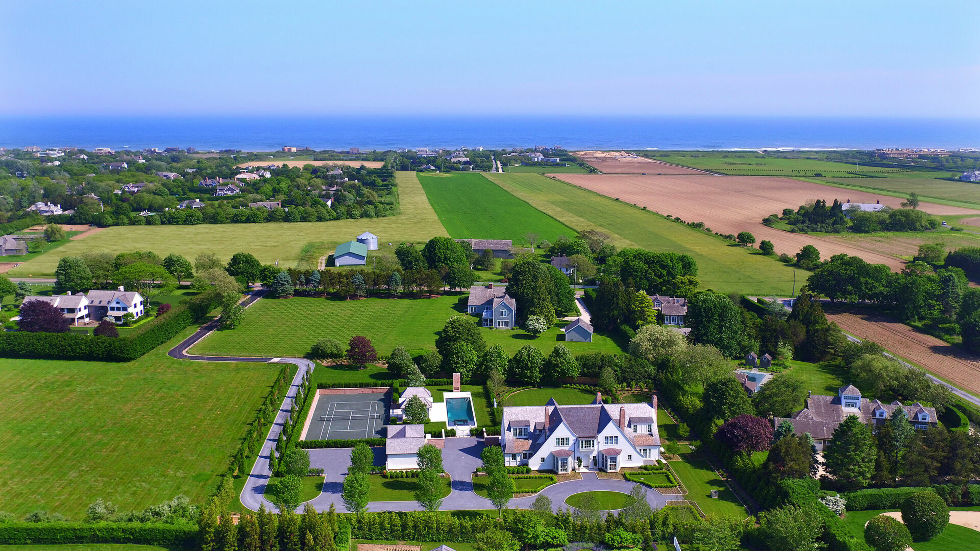 490 Hedges Ln in Sagaponack Out East