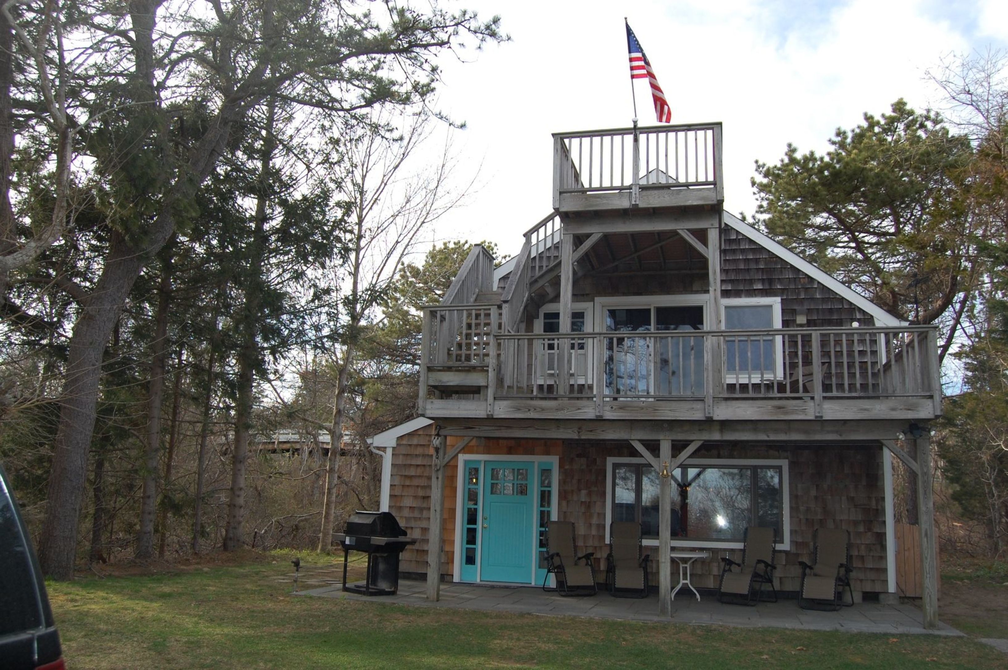 719 Montauk Hwy in Amagansett | Out East