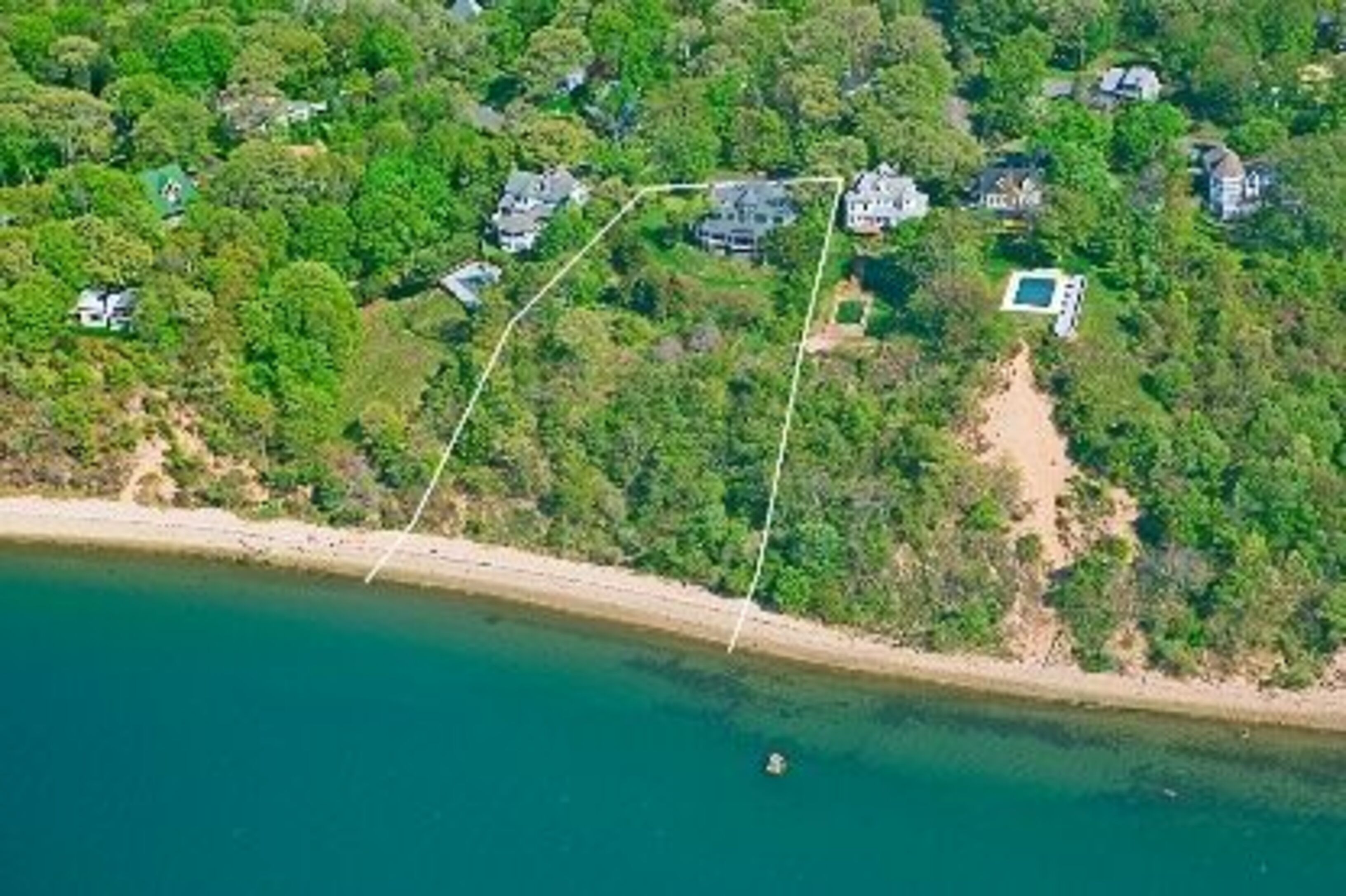 22 Prospect Ave in Shelter Island Heights Out East