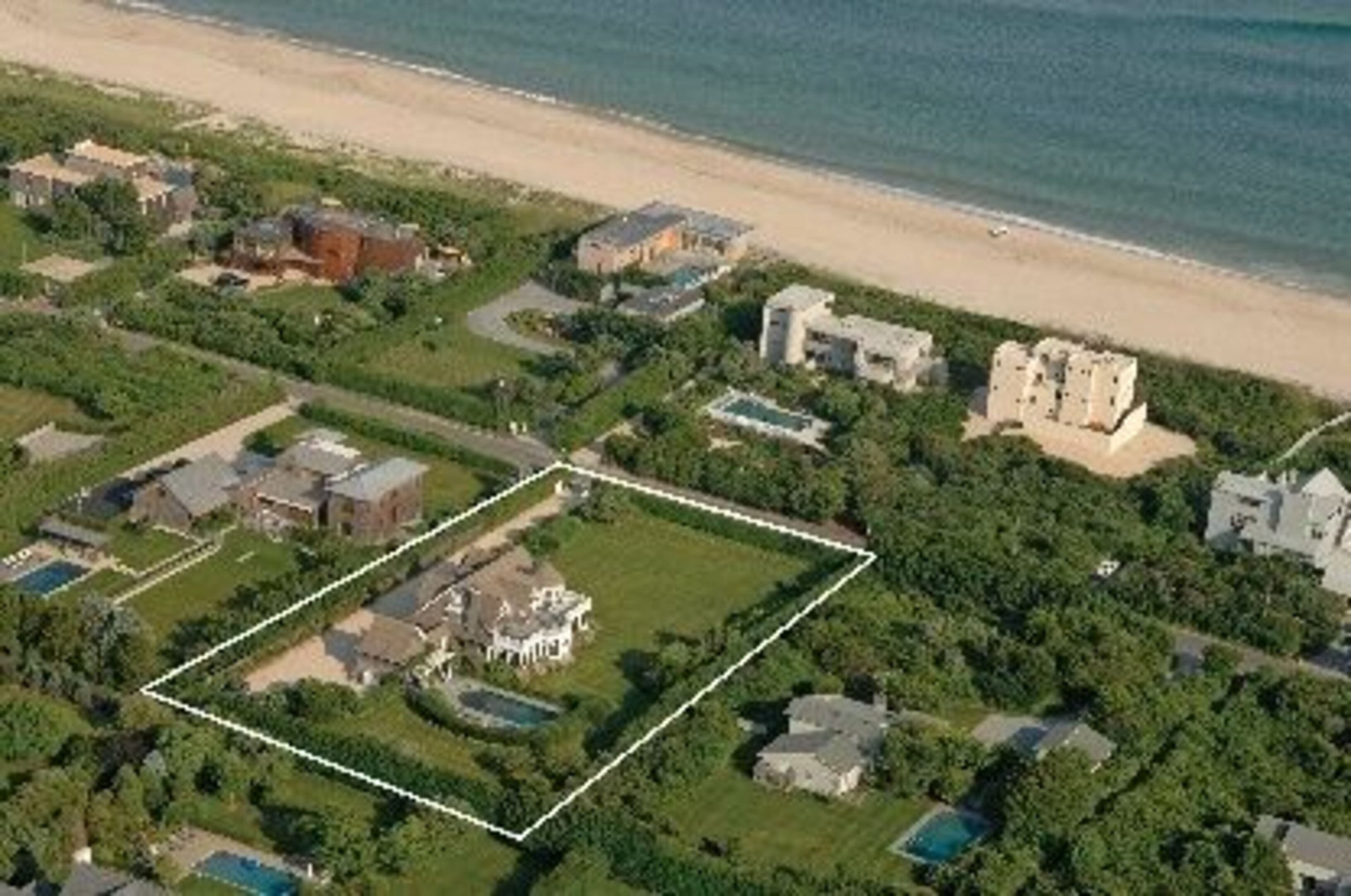 160 Surfside Dr in Bridgehampton Out East