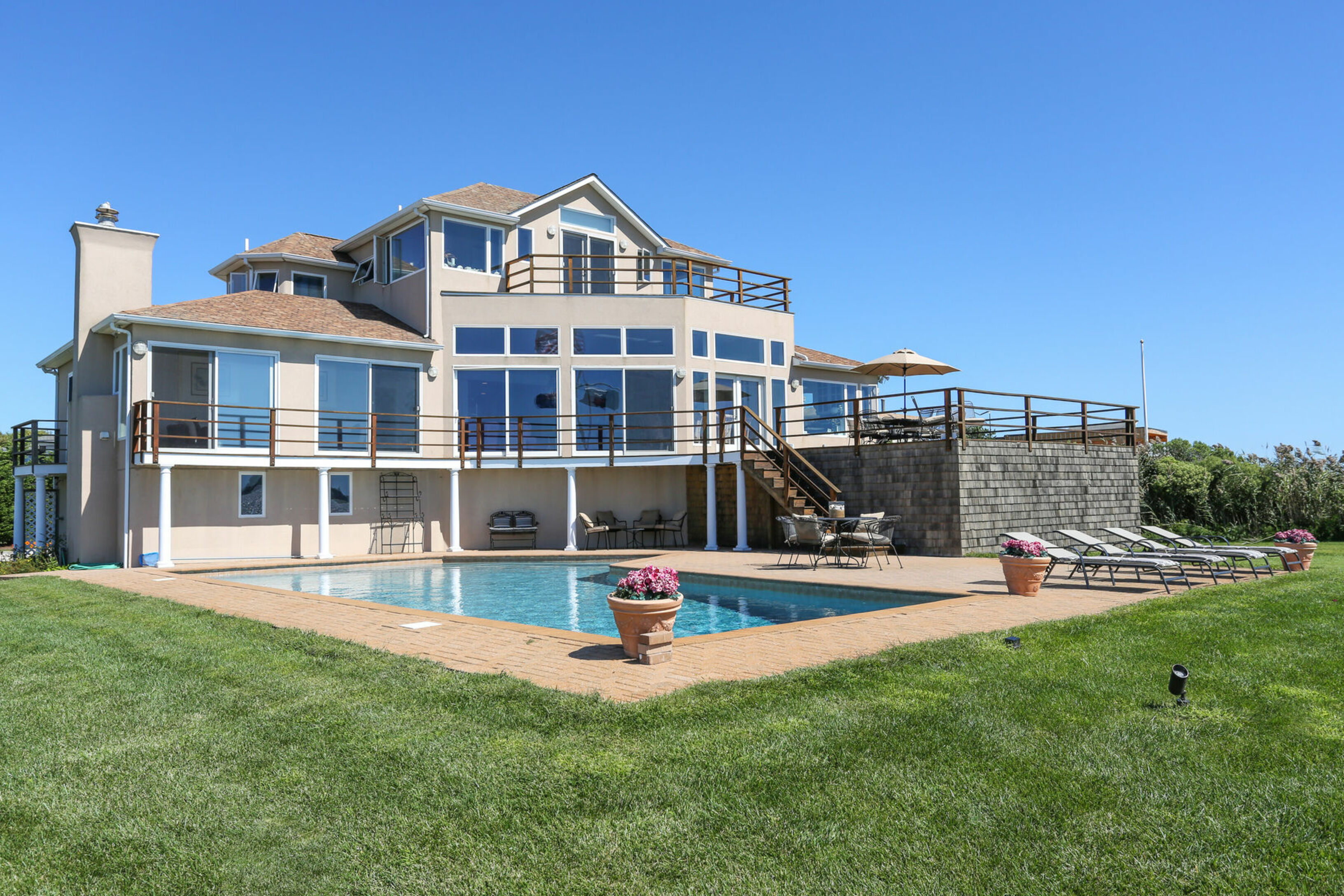 7 Sandpiper Ct in Westhampton Out East