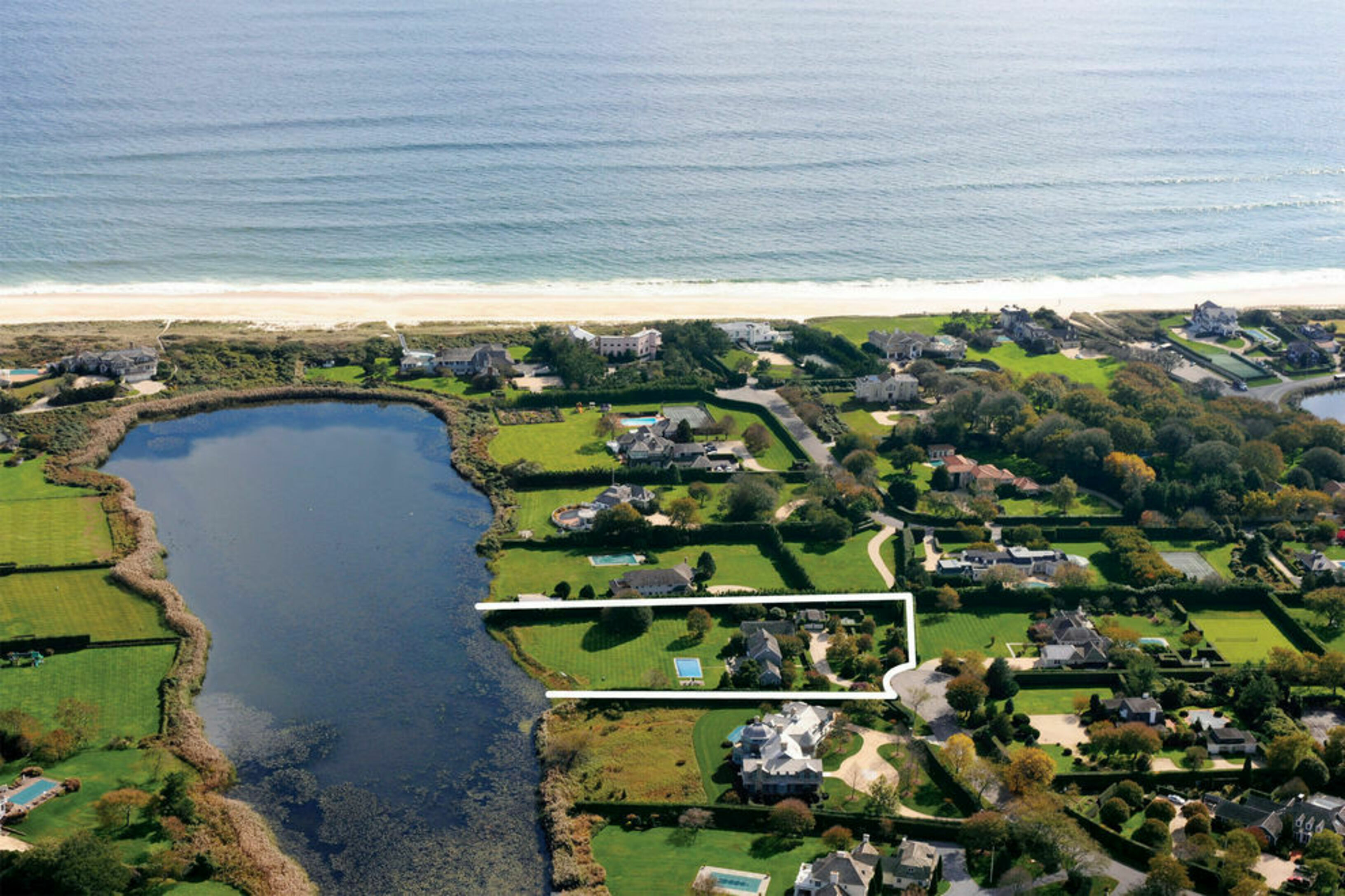 155 Duck Pond Ln in Southampton Out East