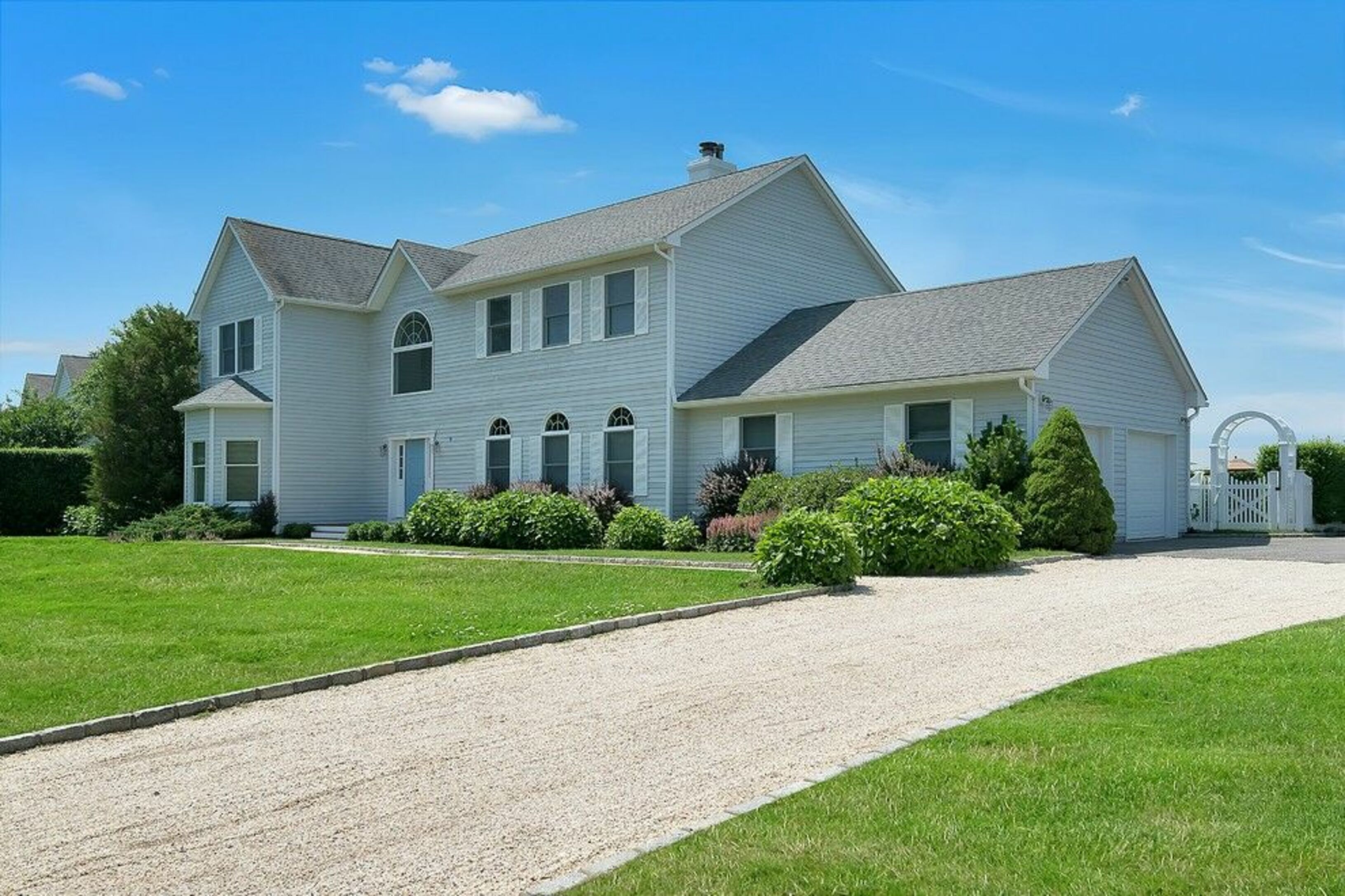 8 Mill Farm Ln in Water Mill Out East