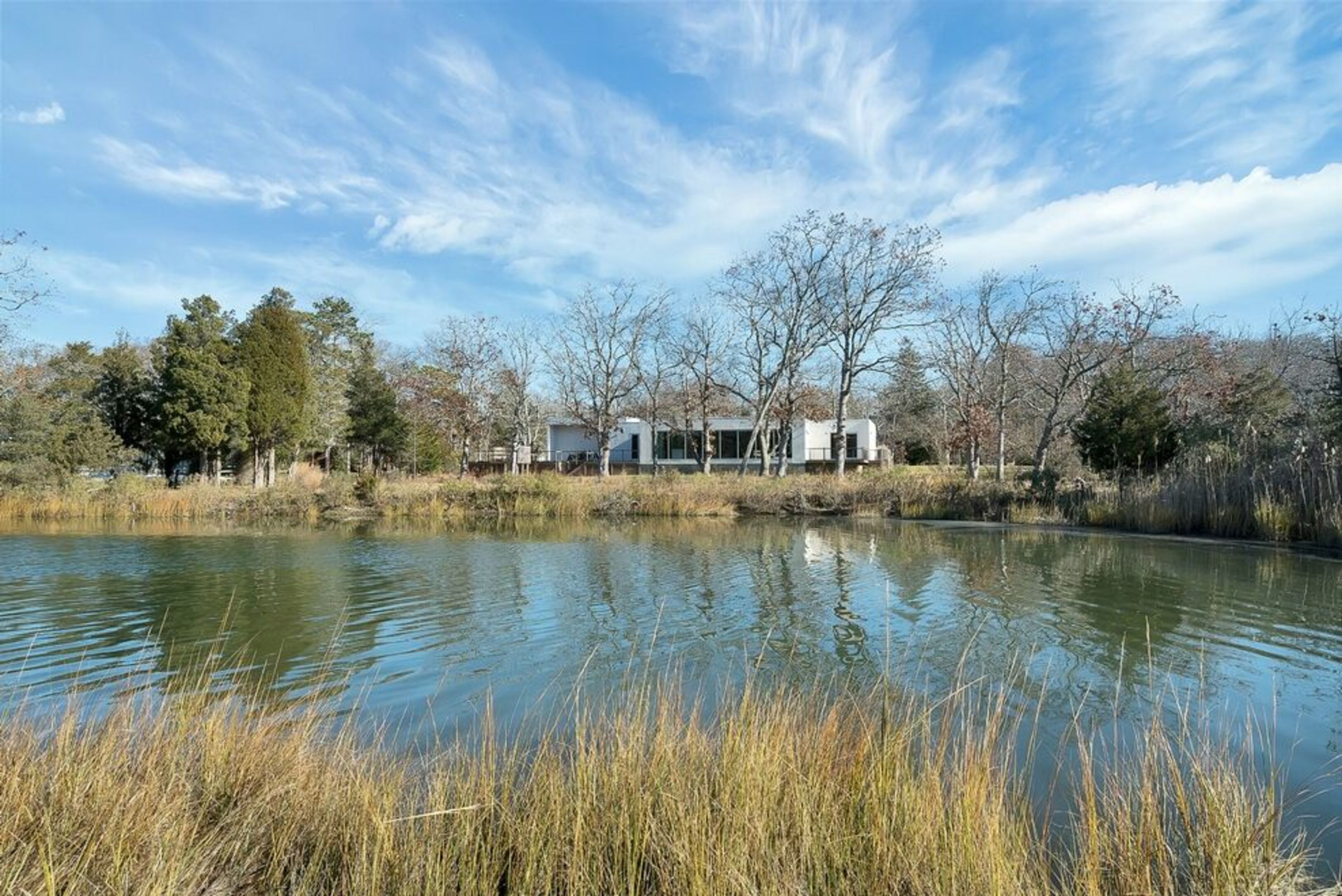 82 Turtle Cove Dr in Southampton Out East